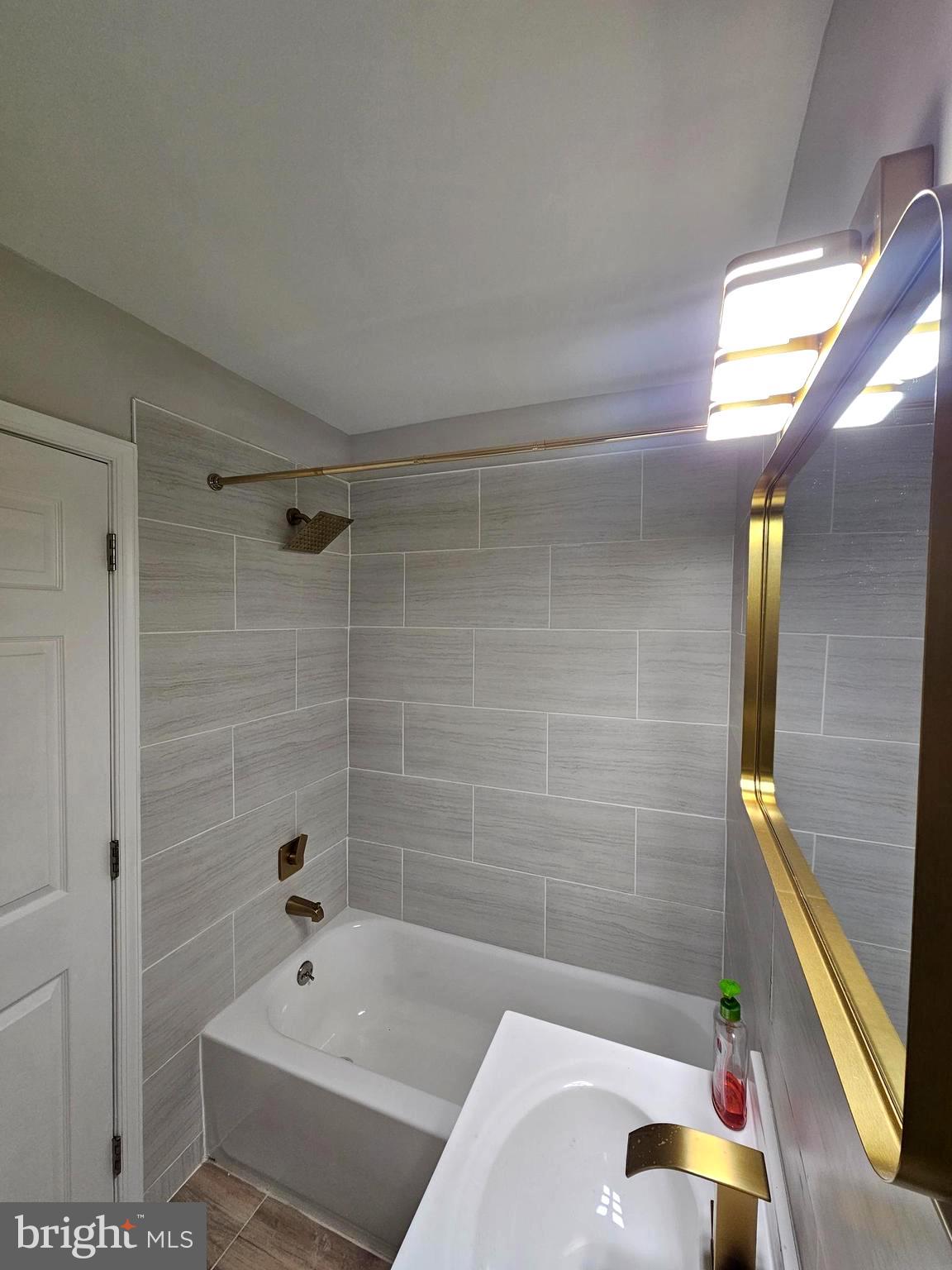 ROSLYN - Residential