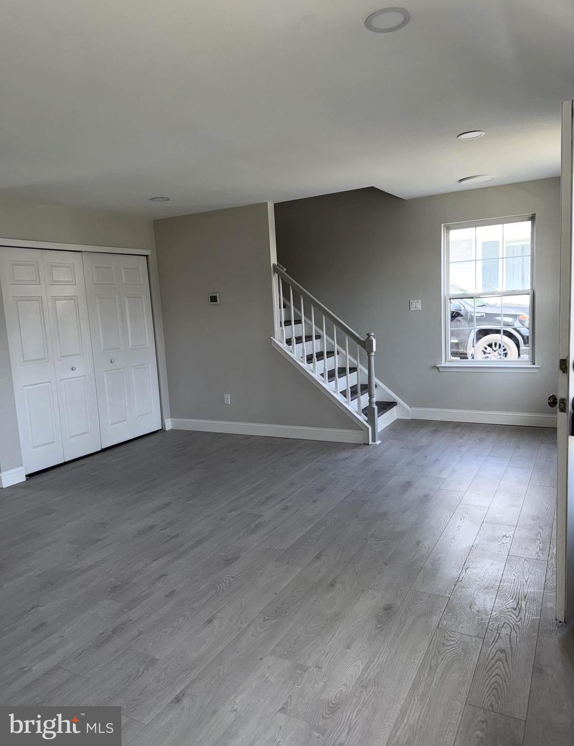 ROSLYN - Residential