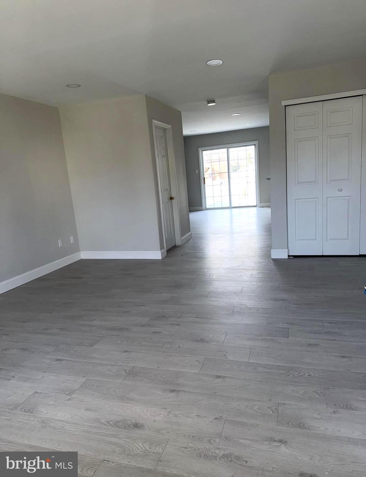 ROSLYN - Residential