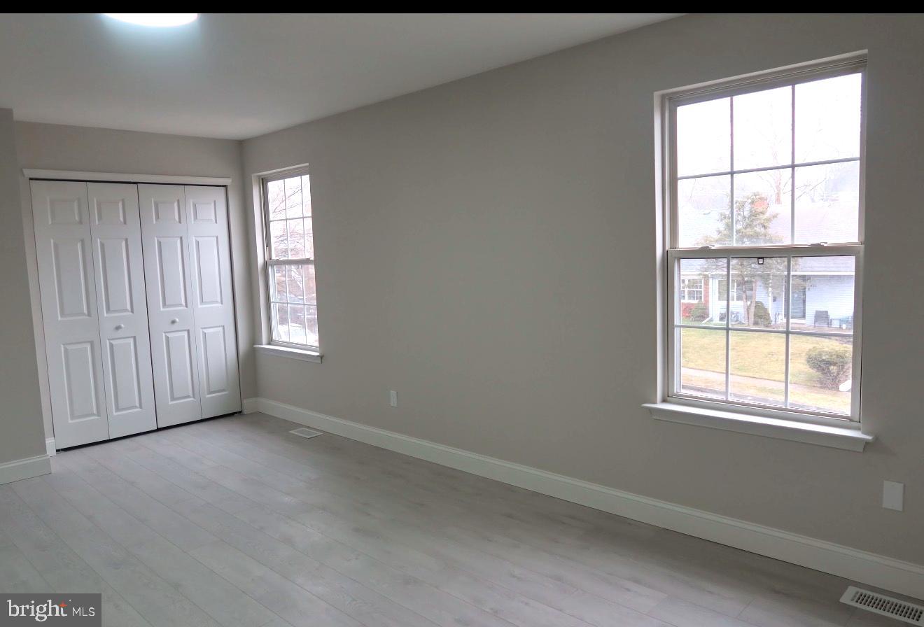 ROSLYN - Residential