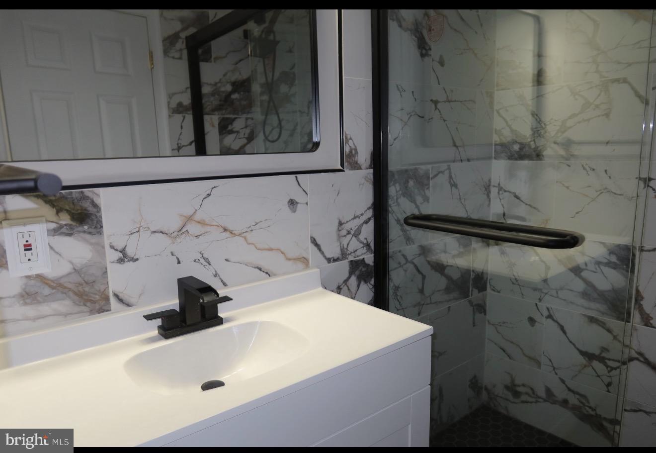 ROSLYN - Residential