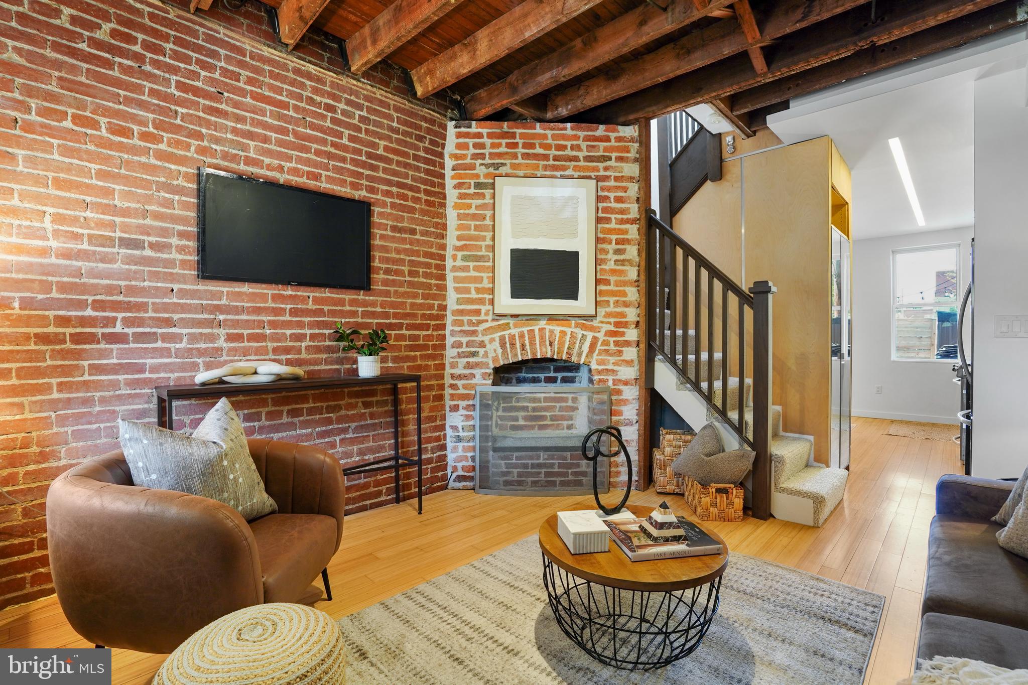 27 16TH STREET NE