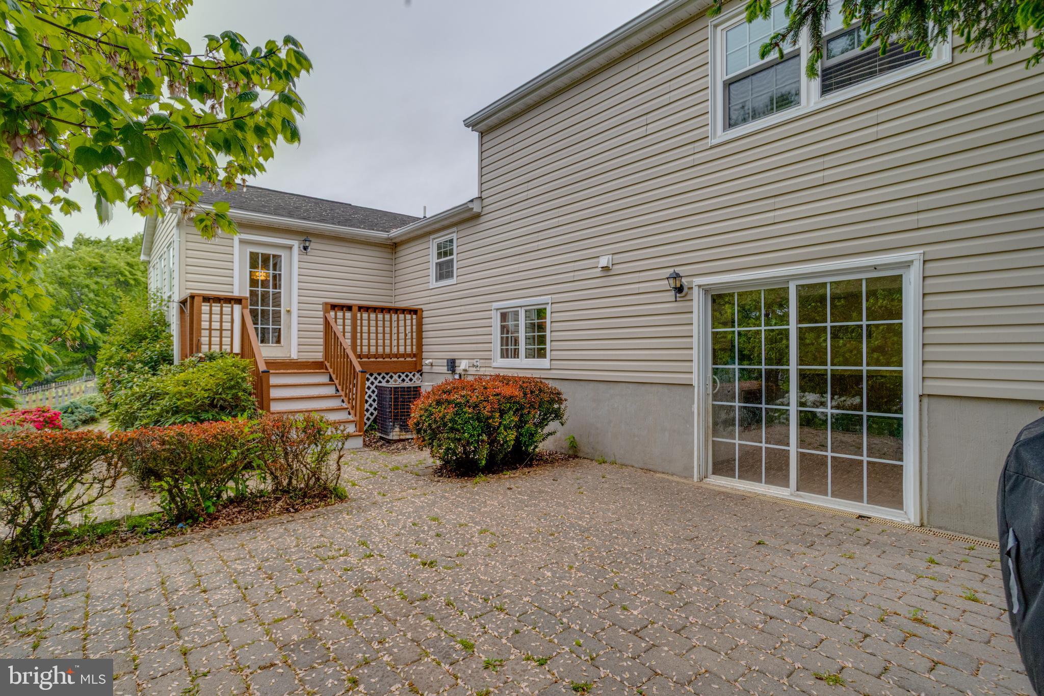 FOREST LAKES - Residential