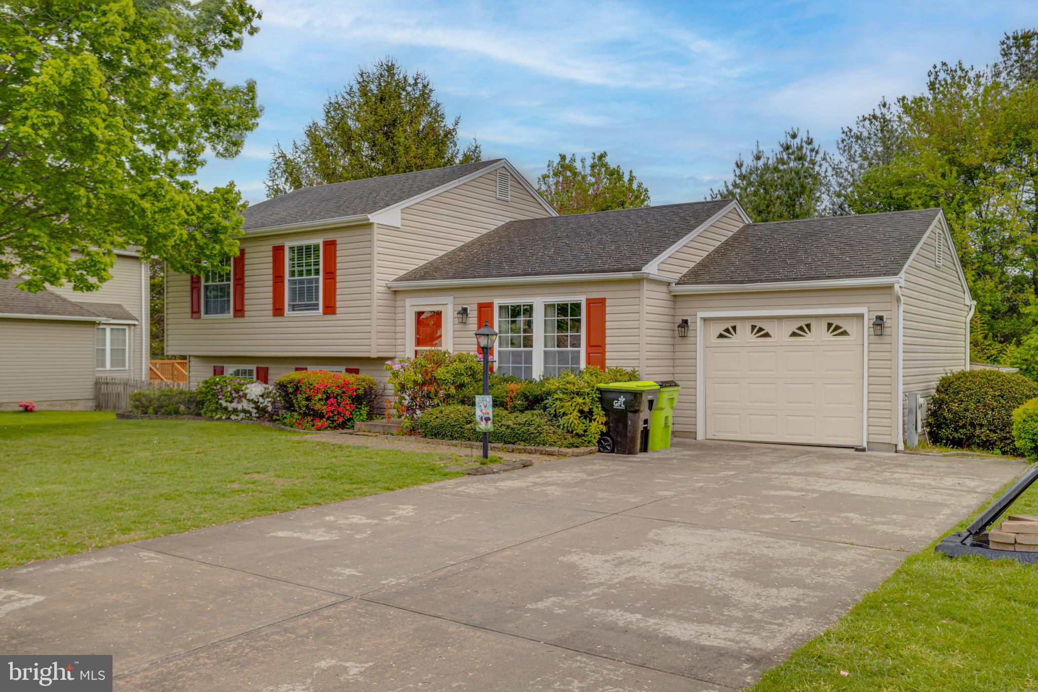 FOREST LAKES - Residential