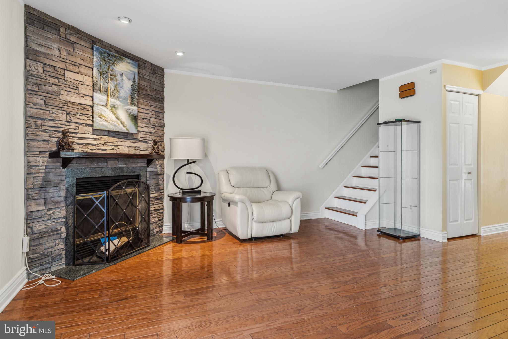 1204 FRIEL PLACE