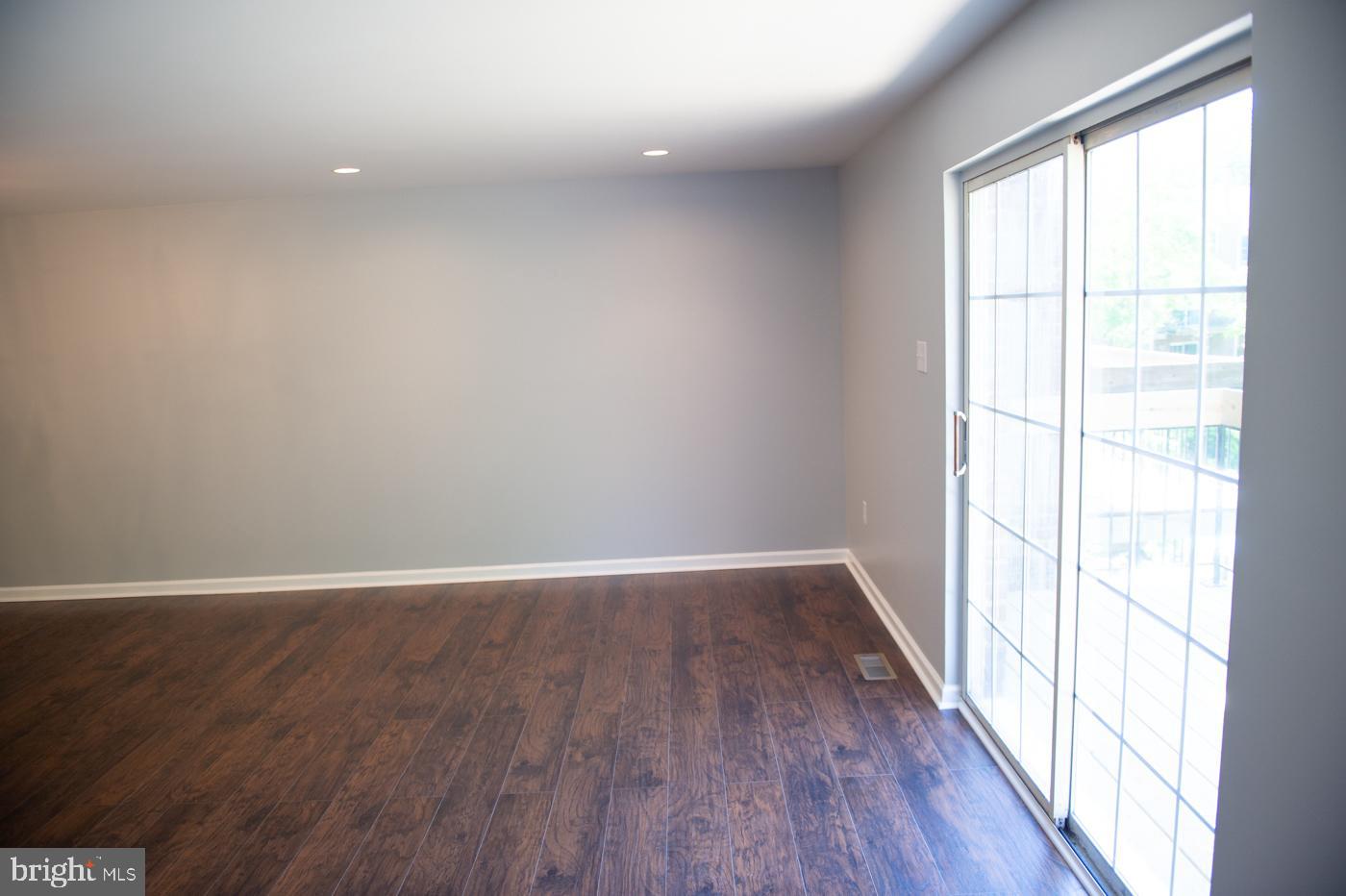 CHARING CROSS - Residential