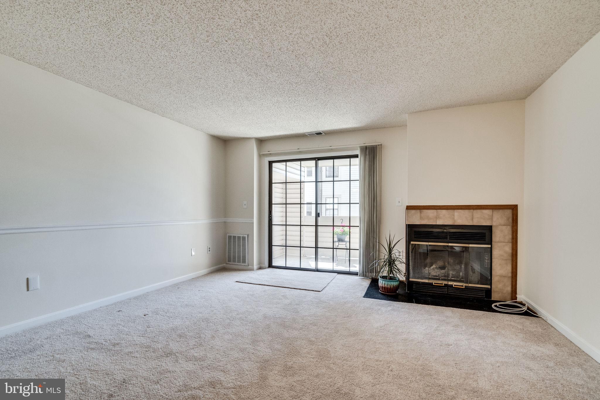 VICTORIA CROSSINGS AT MANCHESTER LAKES - Residential Lease