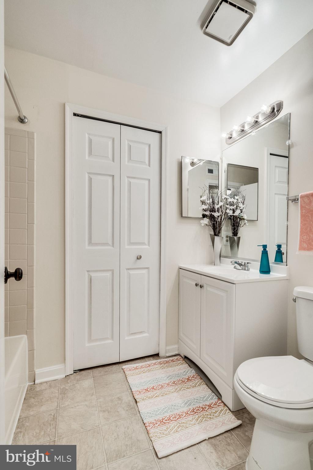 VICTORIA CROSSINGS AT MANCHESTER LAKES - Residential Lease