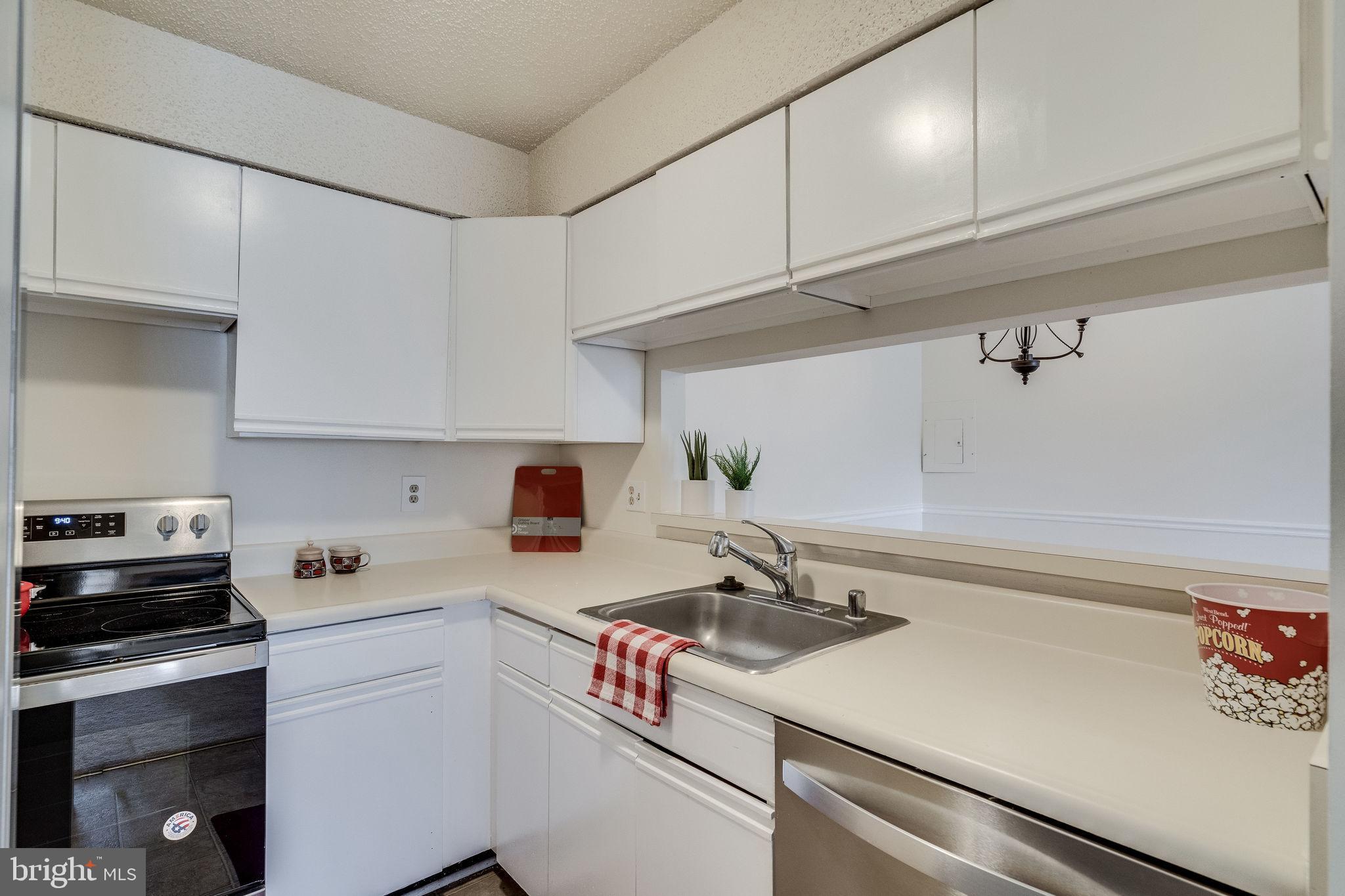 VICTORIA CROSSINGS AT MANCHESTER LAKES - Residential Lease