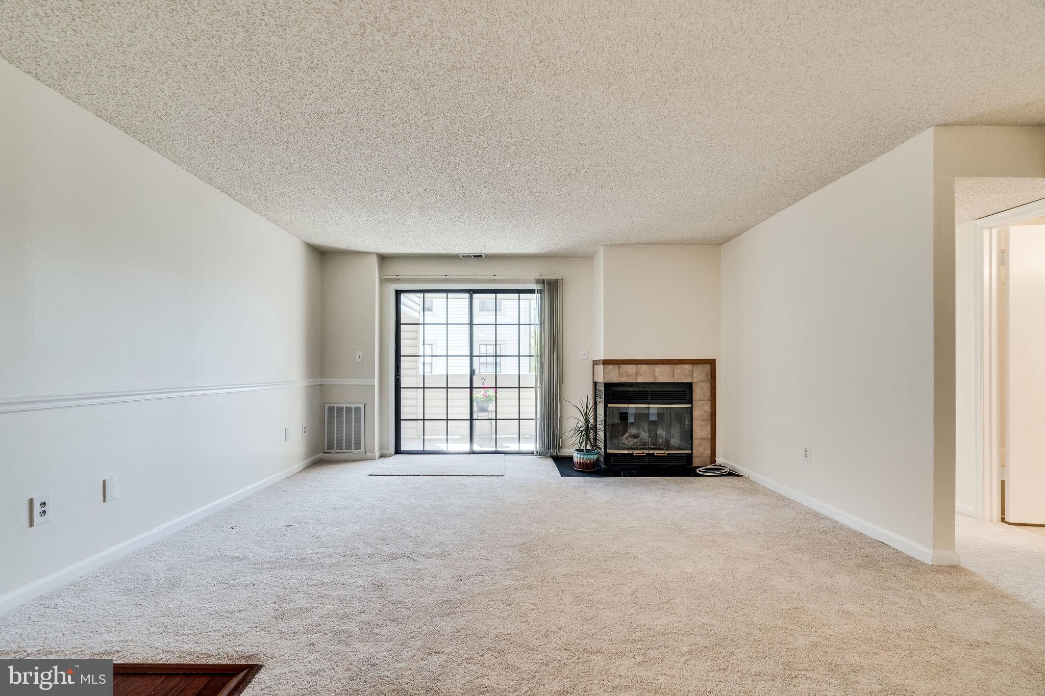 VICTORIA CROSSINGS AT MANCHESTER LAKES - Residential Lease