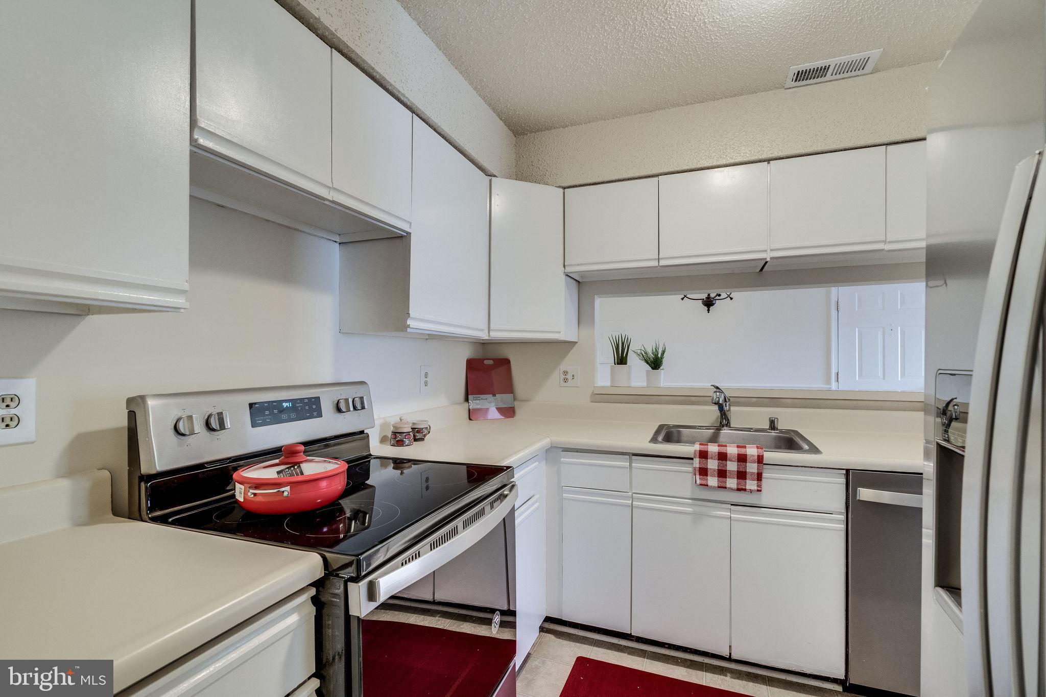 VICTORIA CROSSINGS AT MANCHESTER LAKES - Residential Lease