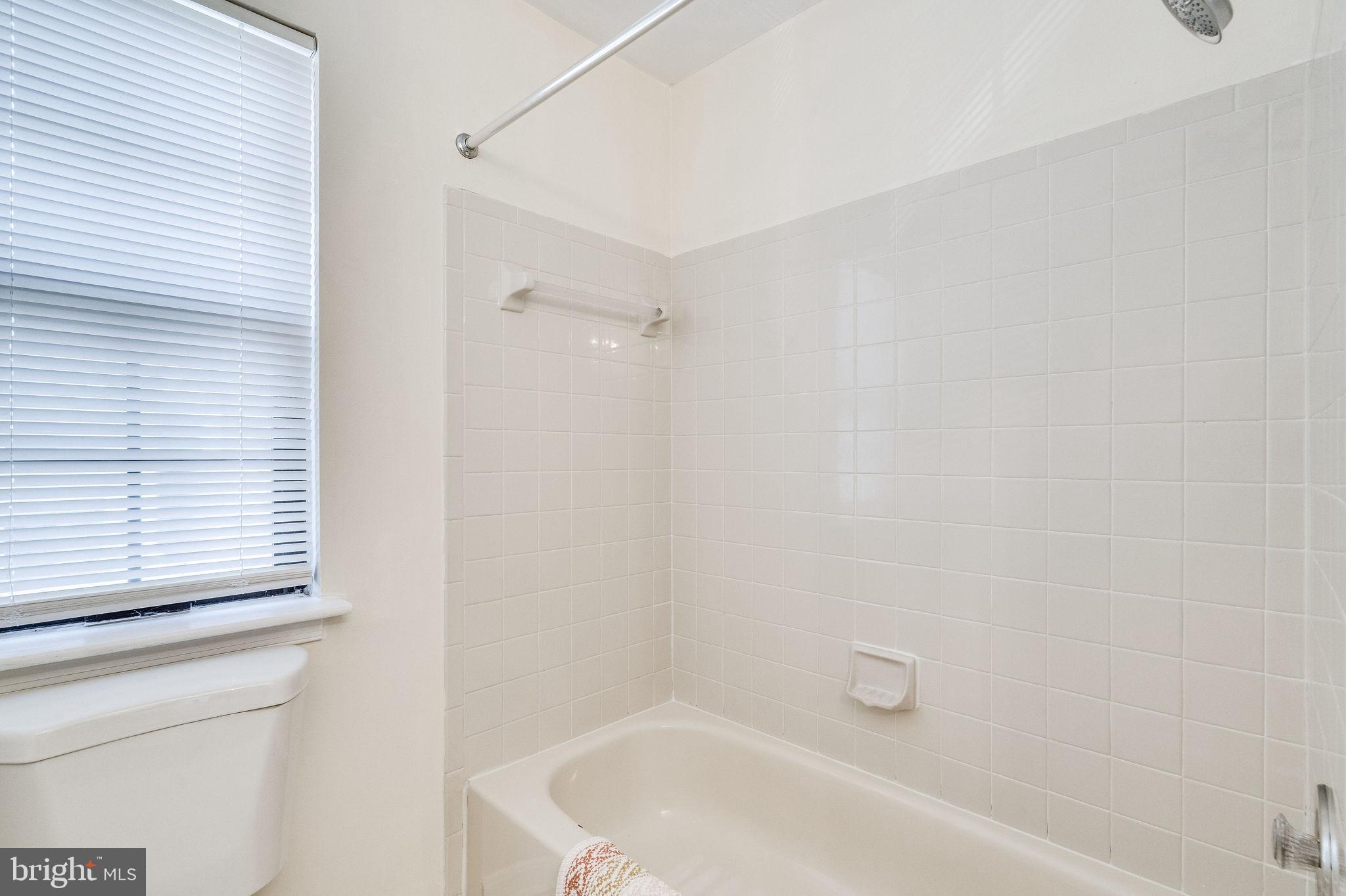 VICTORIA CROSSINGS AT MANCHESTER LAKES - Residential Lease