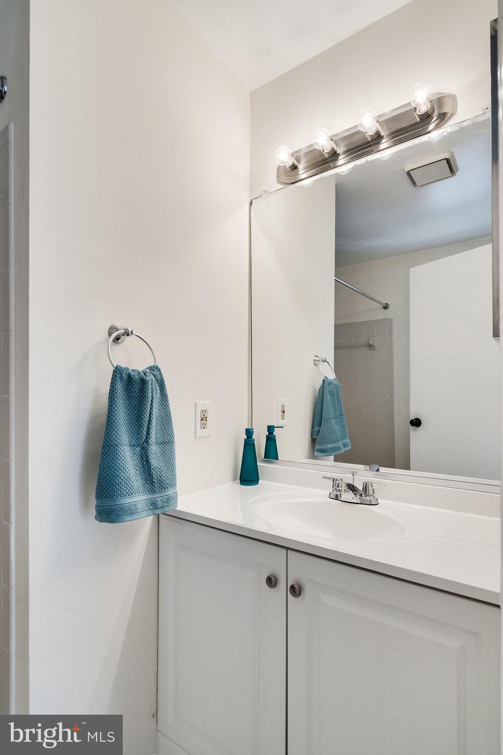 VICTORIA CROSSINGS AT MANCHESTER LAKES - Residential Lease