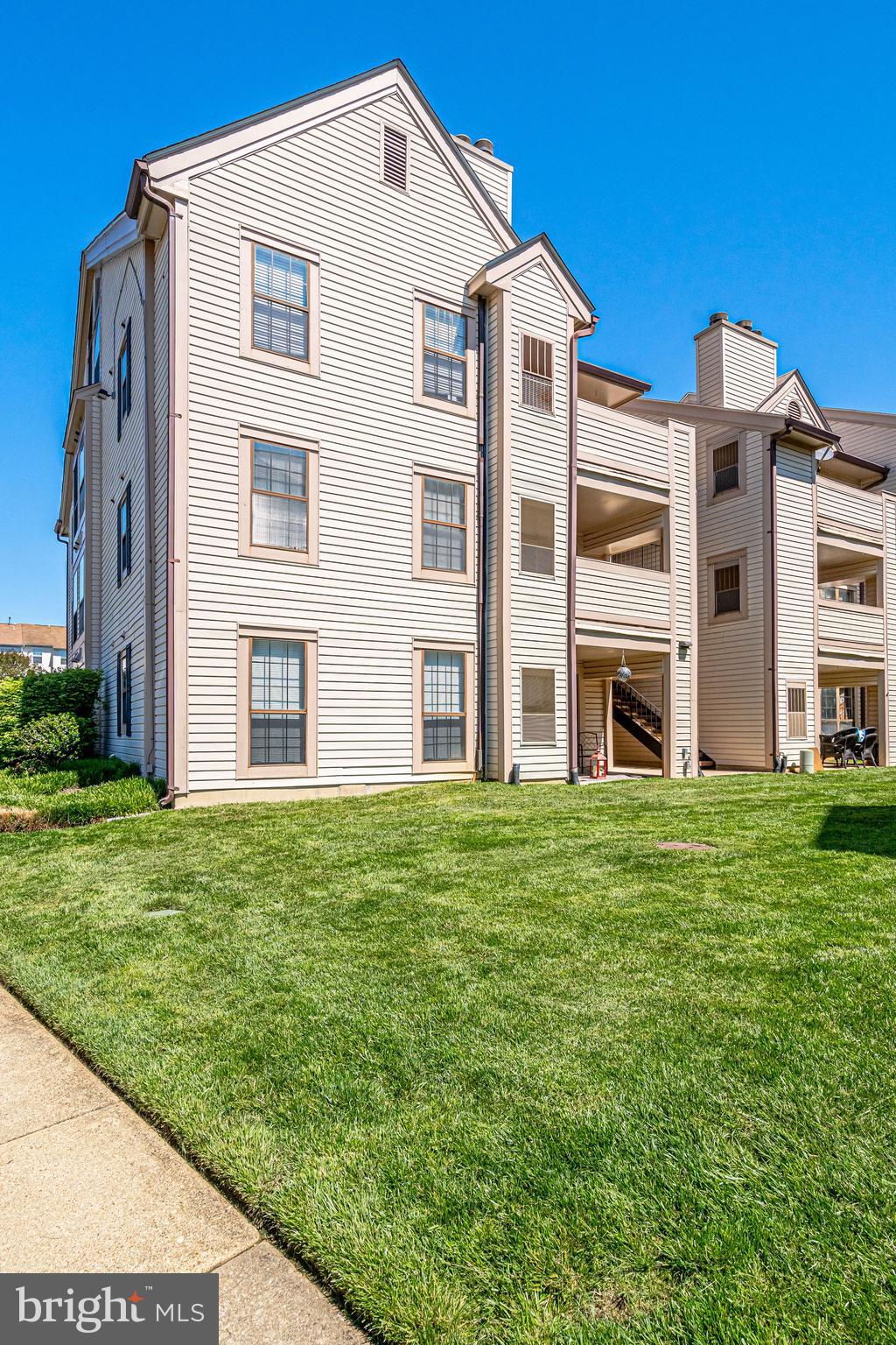 VICTORIA CROSSINGS AT MANCHESTER LAKES - Residential Lease