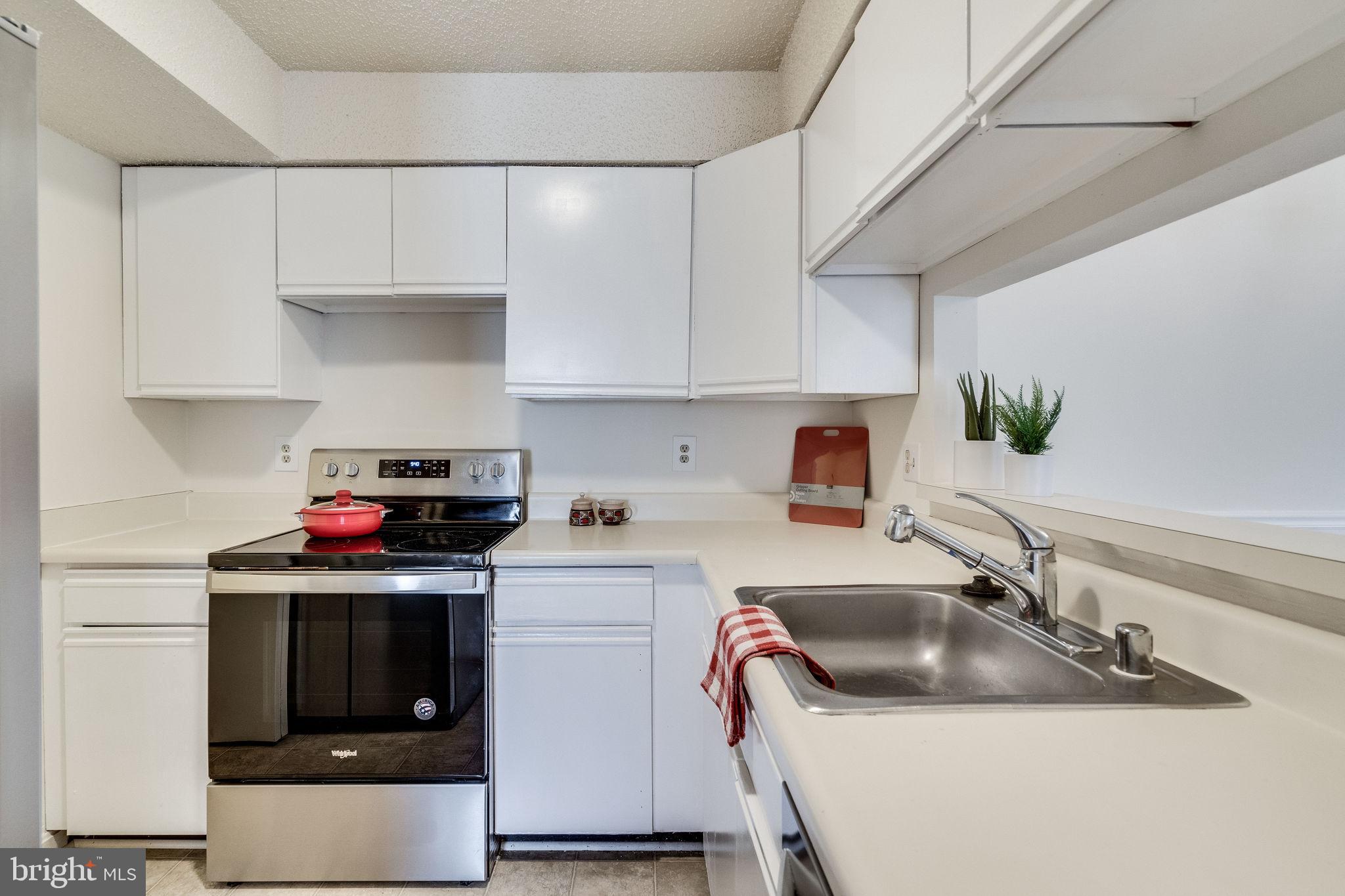 VICTORIA CROSSINGS AT MANCHESTER LAKES - Residential Lease