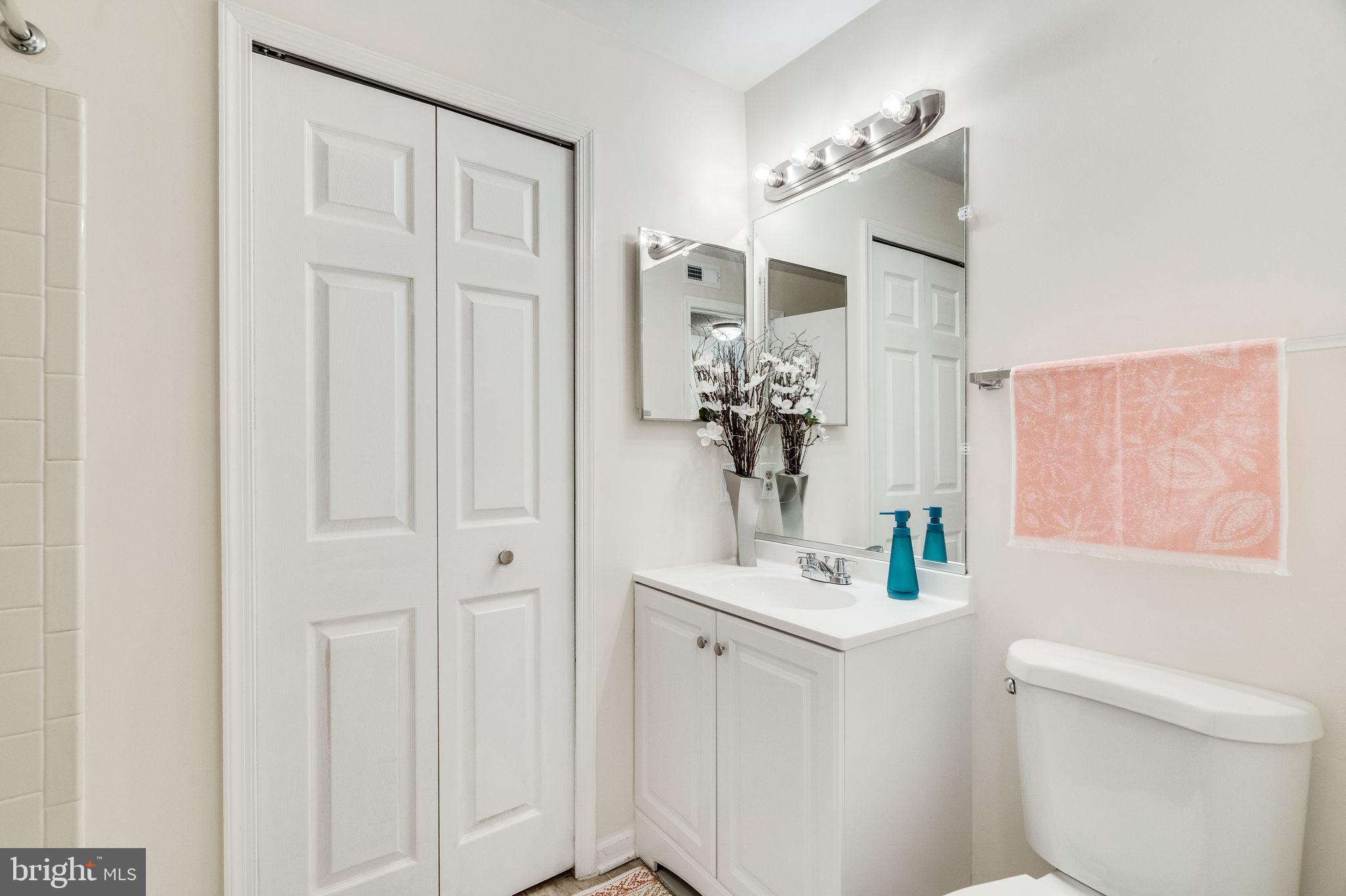 VICTORIA CROSSINGS AT MANCHESTER LAKES - Residential Lease