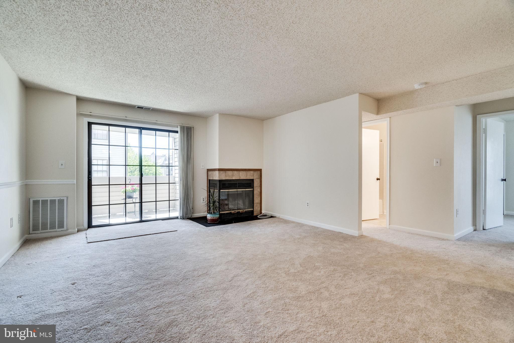 VICTORIA CROSSINGS AT MANCHESTER LAKES - Residential Lease