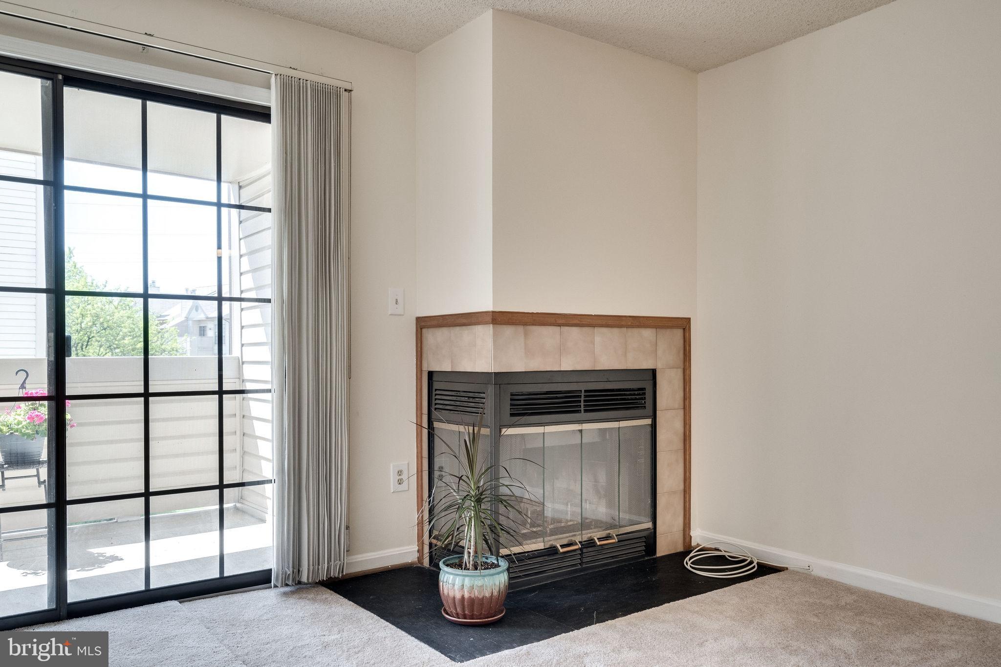 VICTORIA CROSSINGS AT MANCHESTER LAKES - Residential Lease