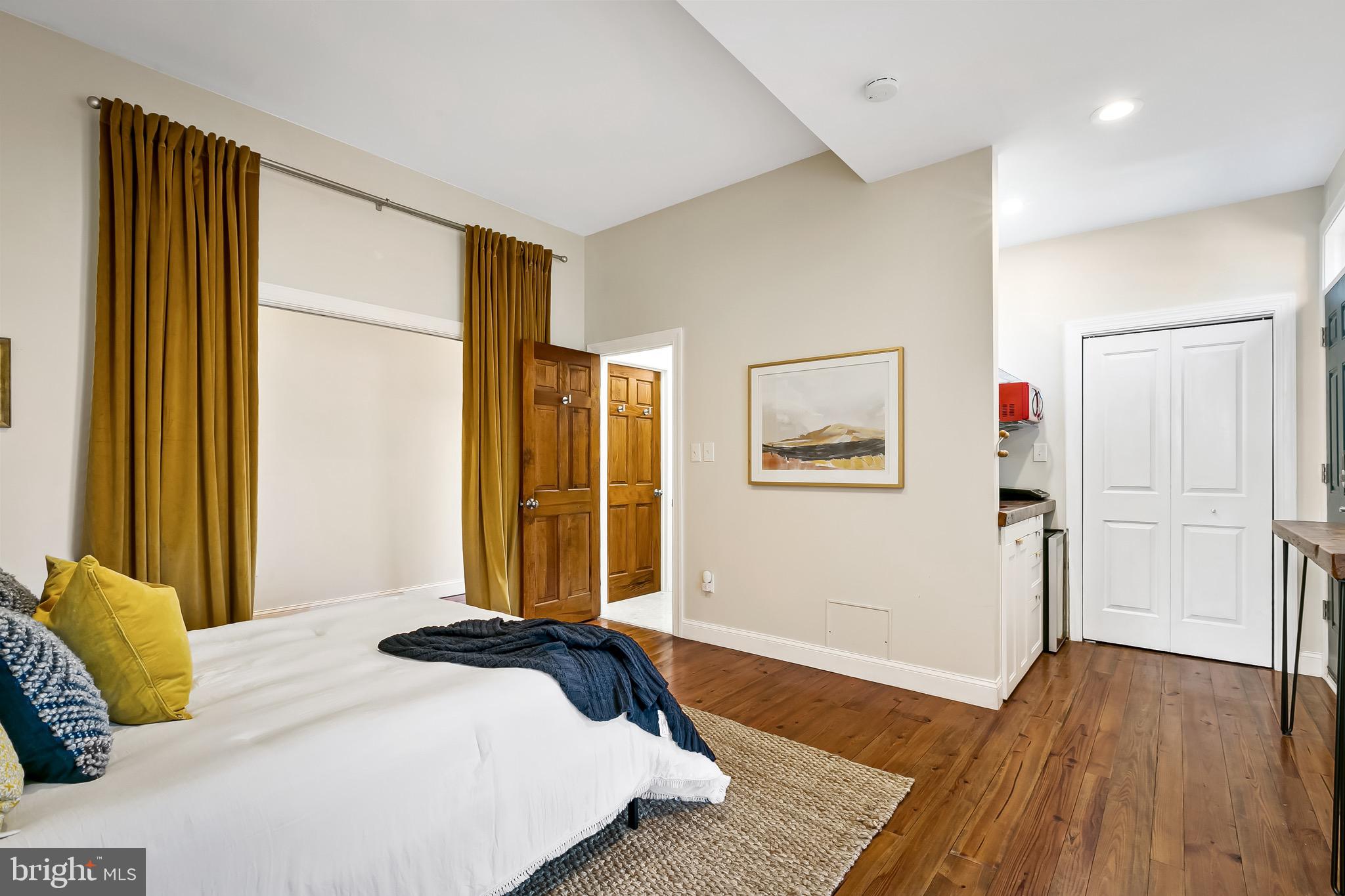 WASHINGTON HILL - Residential