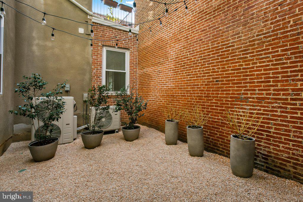 WASHINGTON HILL - Residential