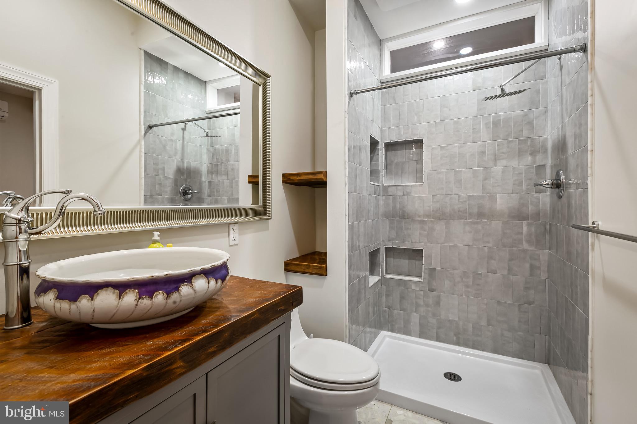 WASHINGTON HILL - Residential