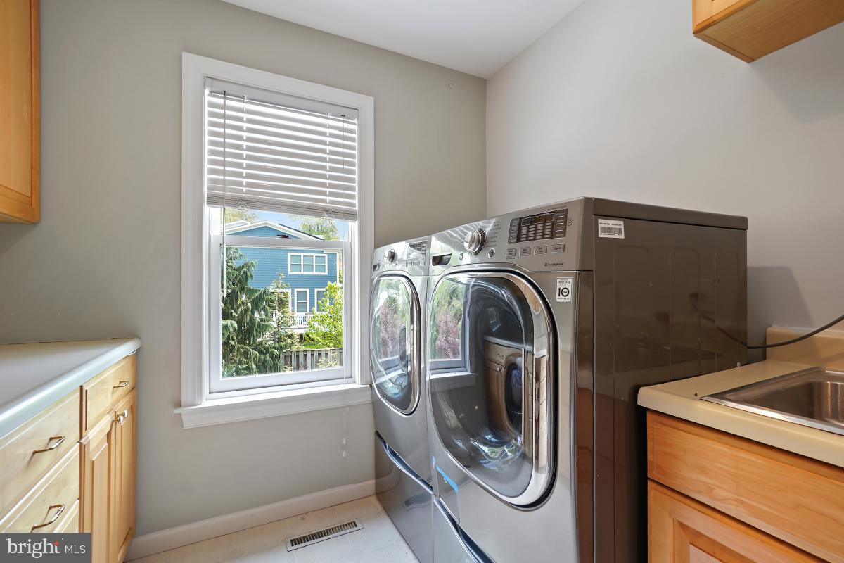 AYRLAWN - Residential