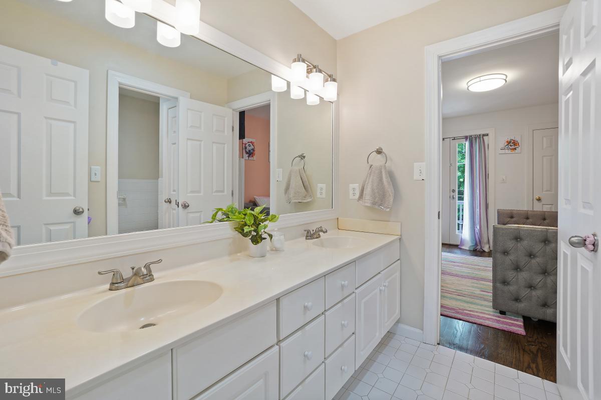 AYRLAWN - Residential