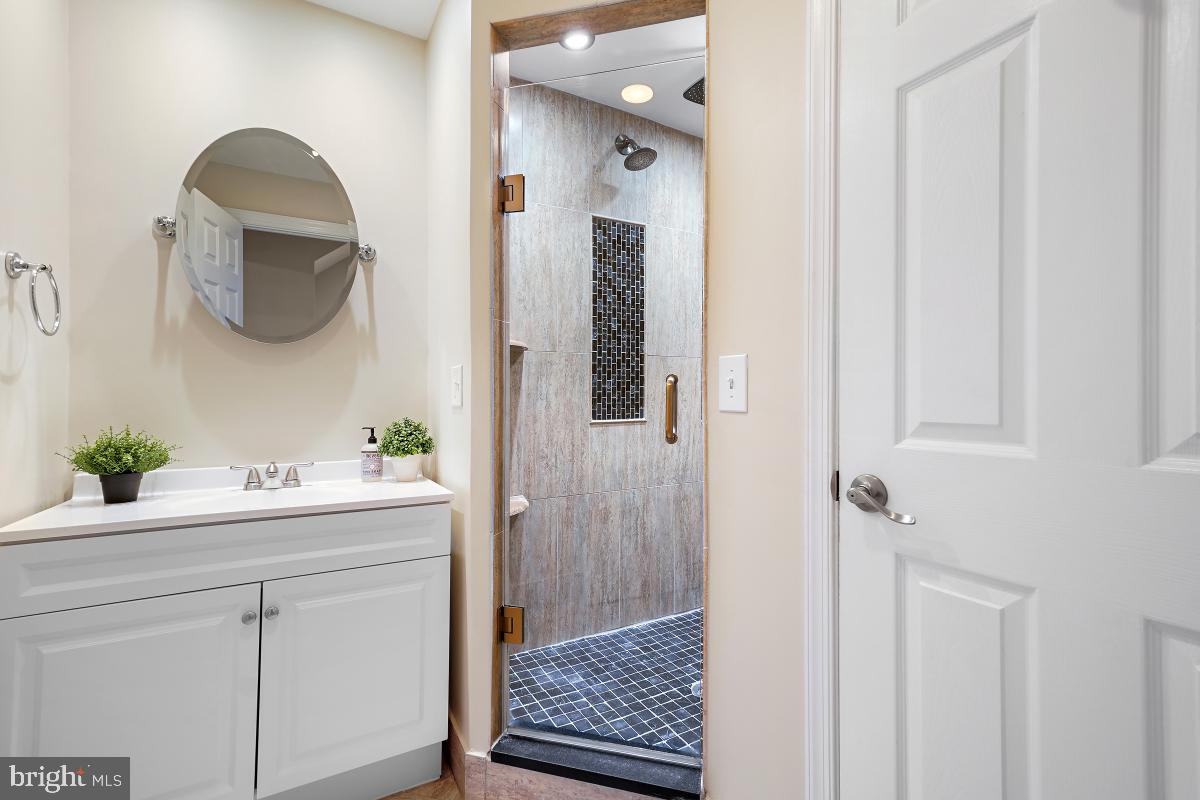 AYRLAWN - Residential