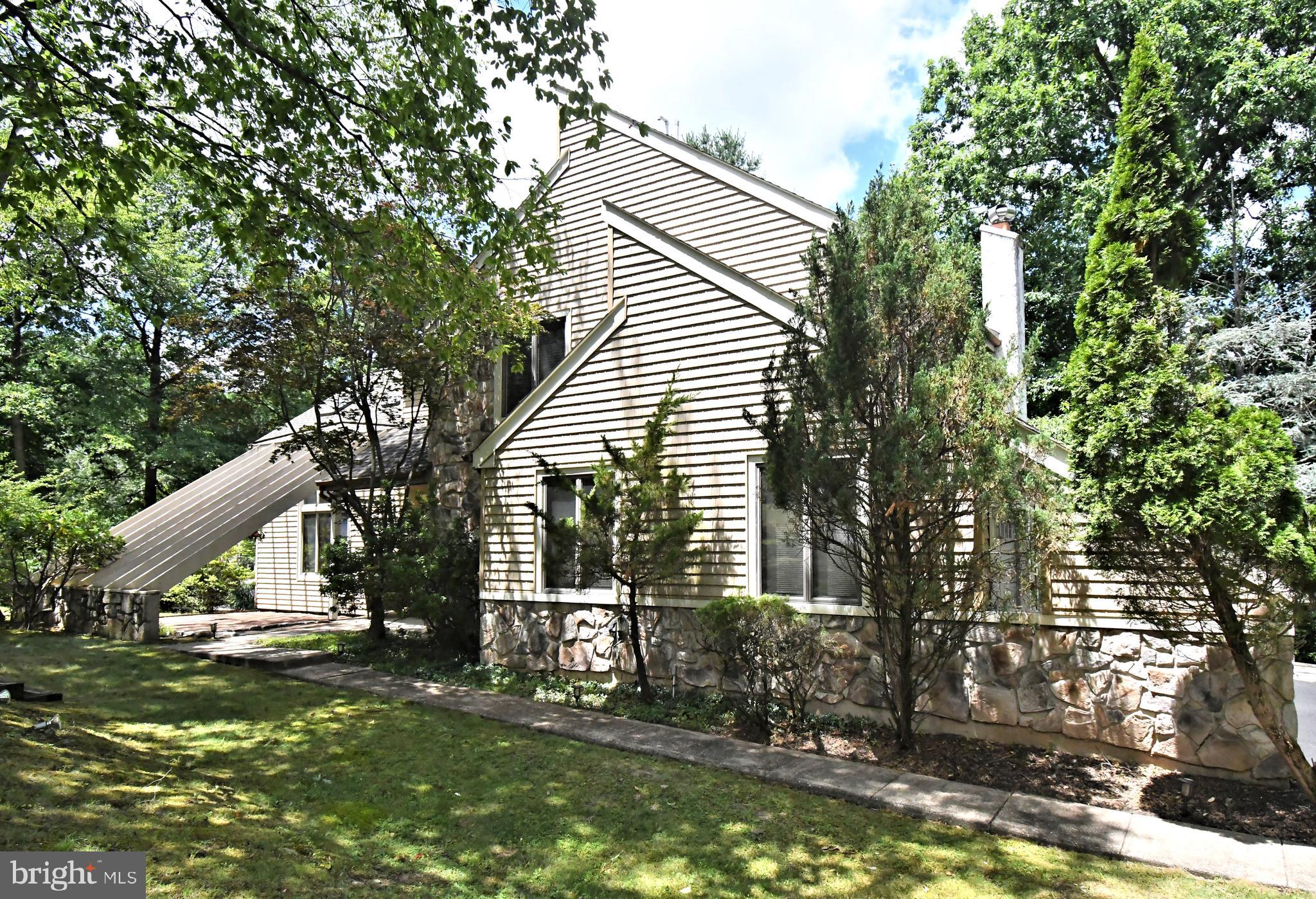 22 WYCHWOOD LANE