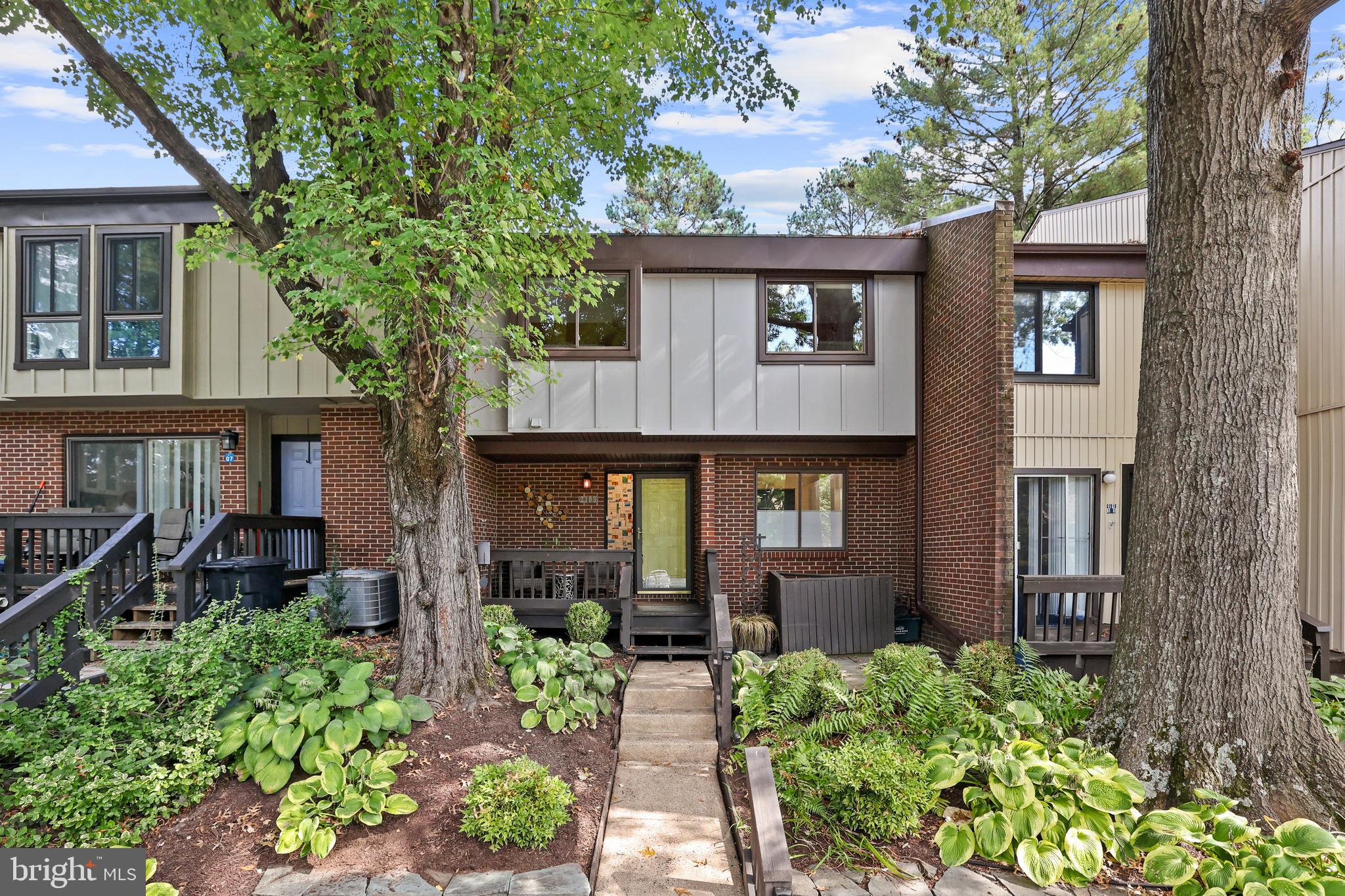 2109 COLTS NECK COURT