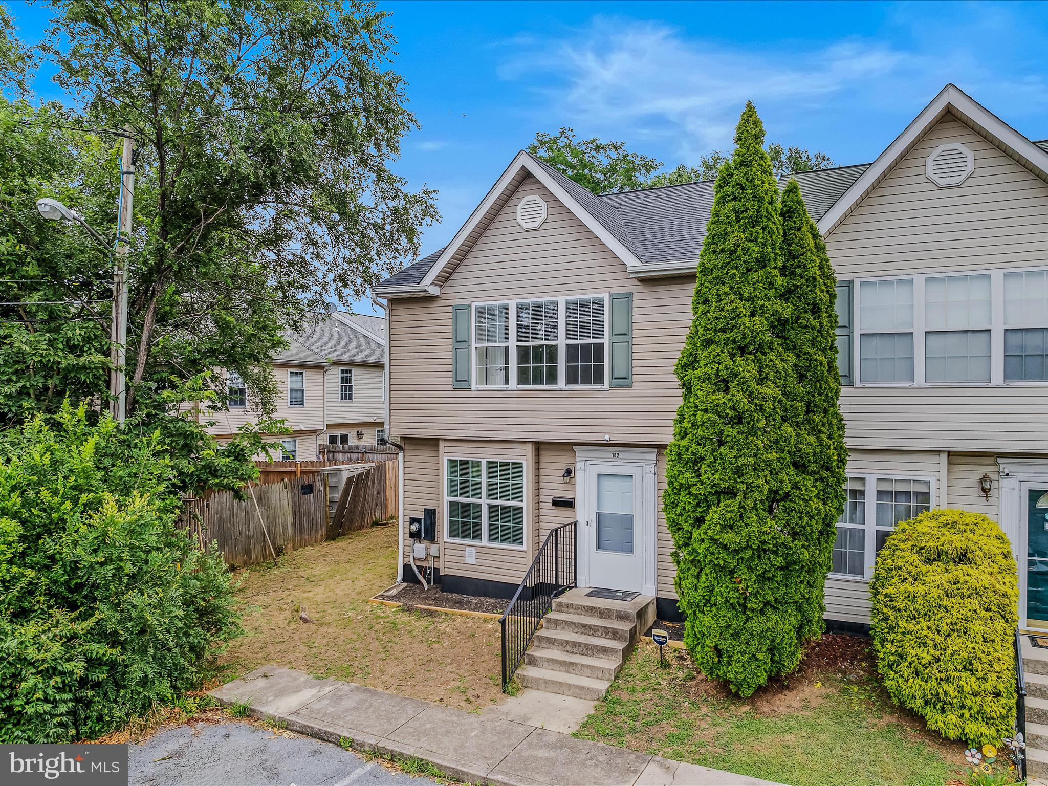 GEORGETOWN SQUARE - Residential