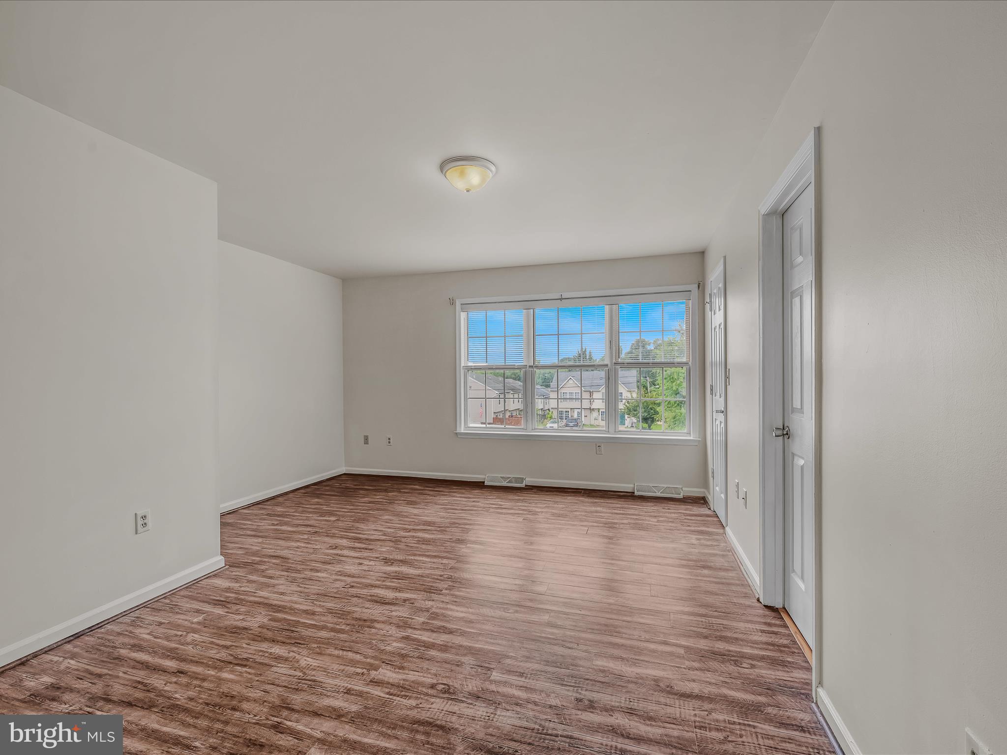 GEORGETOWN SQUARE - Residential