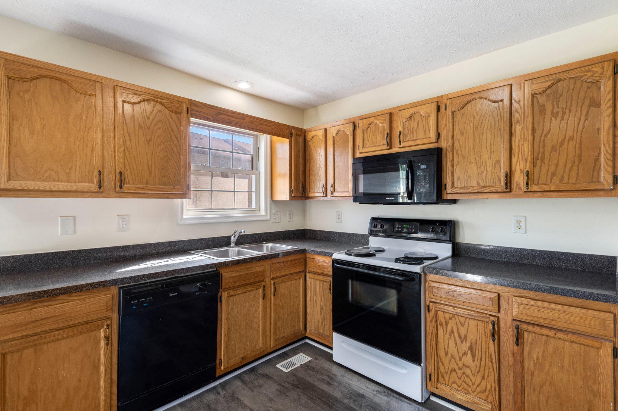 TABLER STATION MANOR - Residential