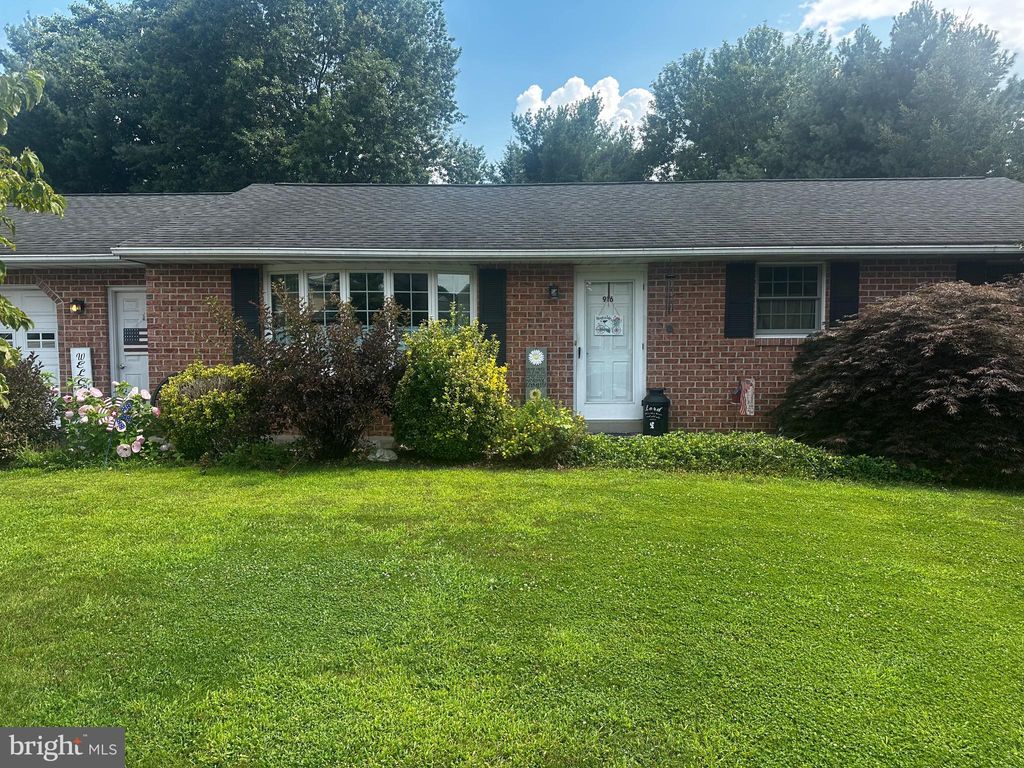 Photo of 916 Spring Garden Street, ELIZABETHTOWN, PA 17022 (MLS # PALA2071914)