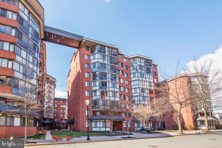 WESTVIEW AT BALLSTON METRO - Residential