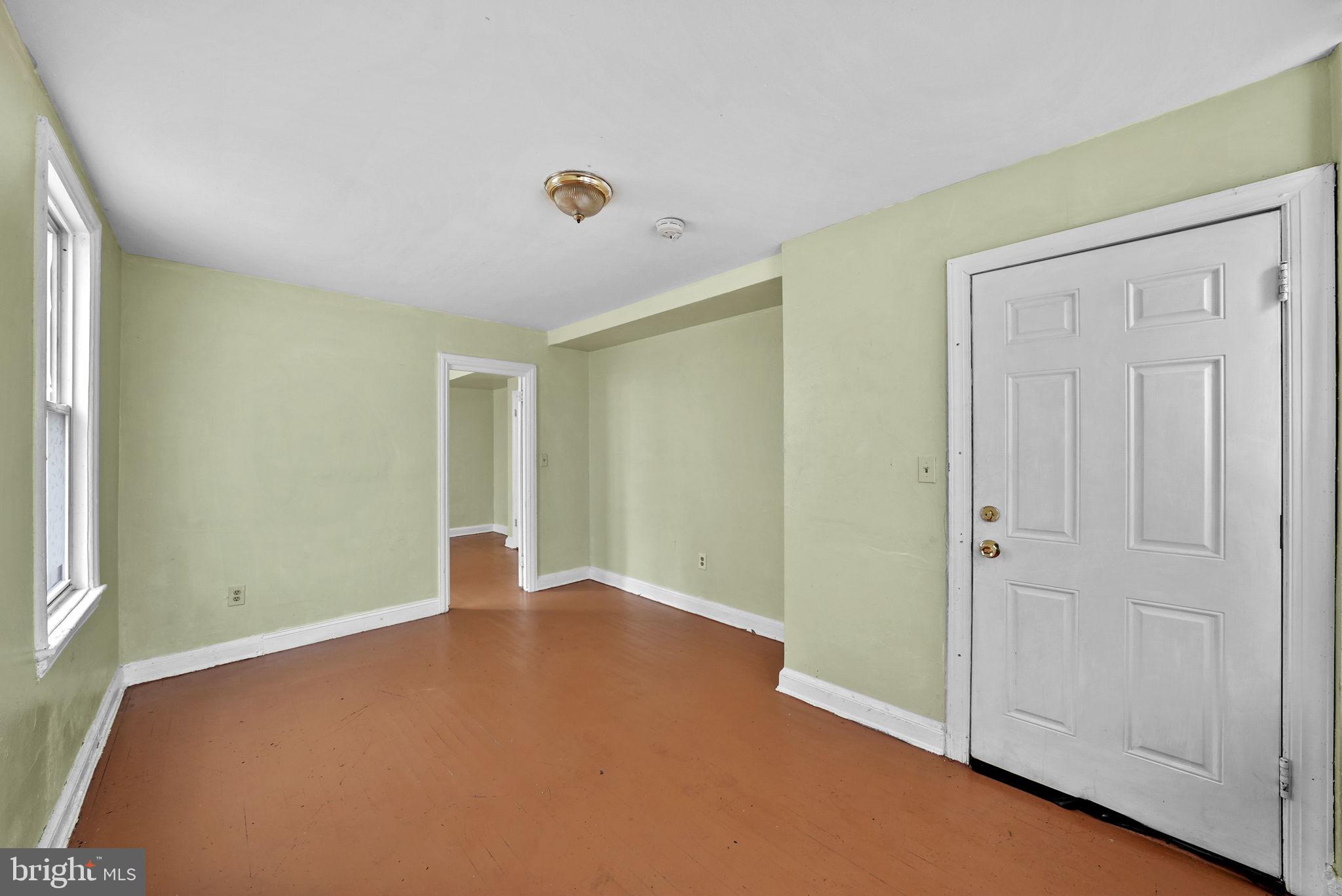 1942 CAPITOL AVENUE NE
