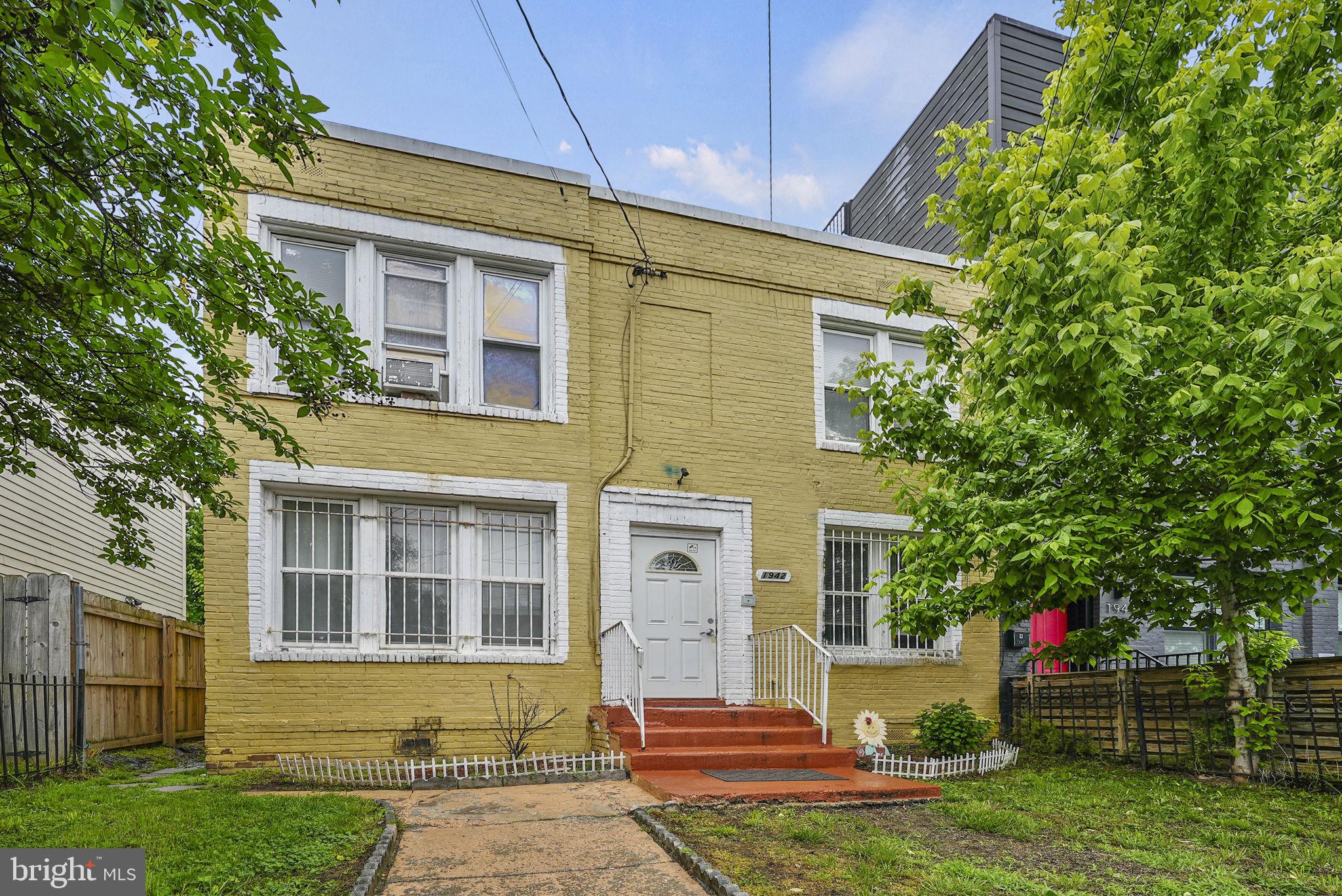 1942 CAPITOL AVENUE NE
