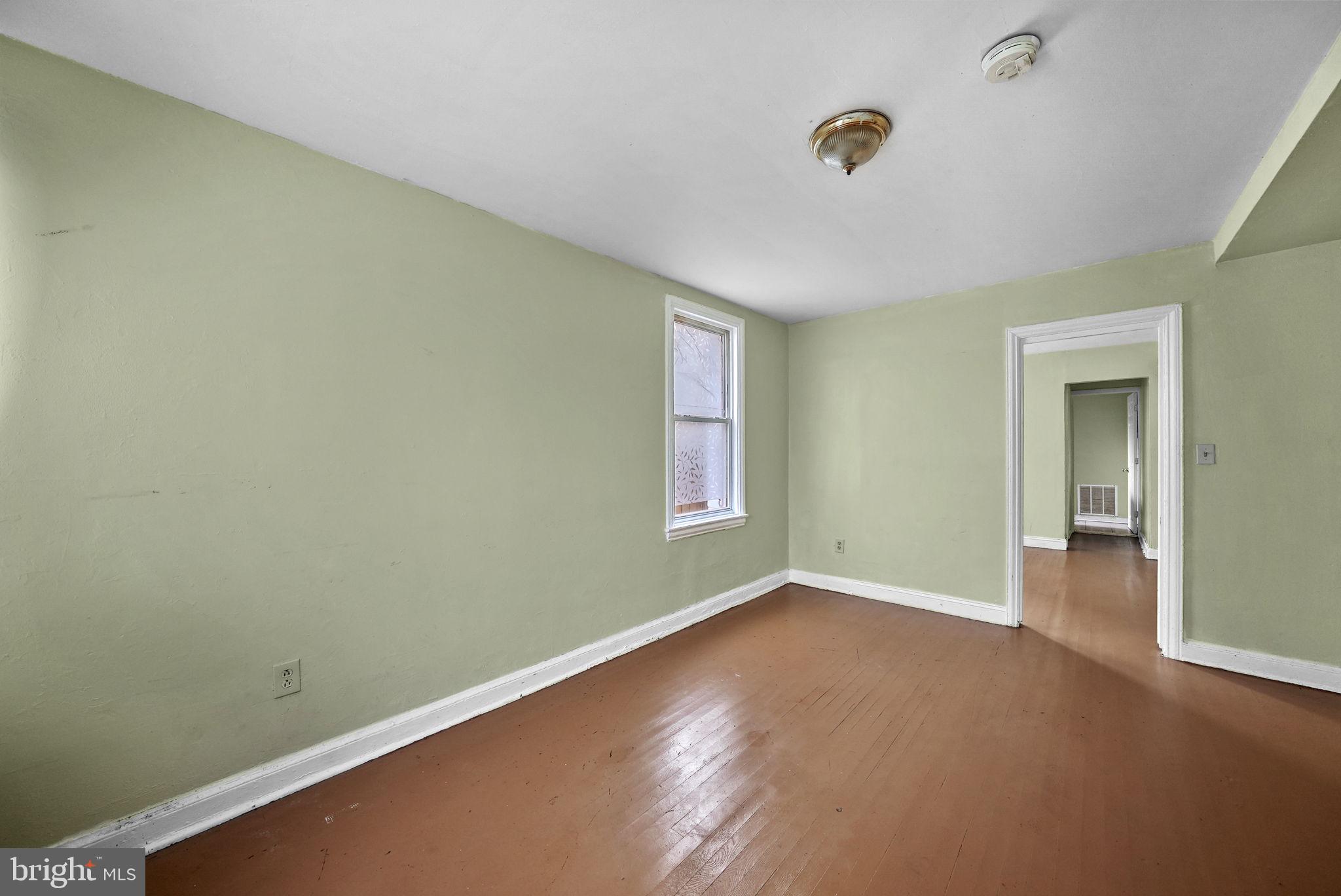 1942 CAPITOL AVENUE NE