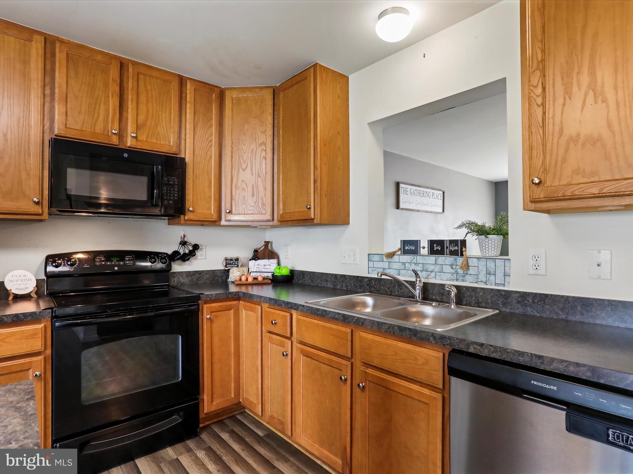 MANOR PARK - Residential