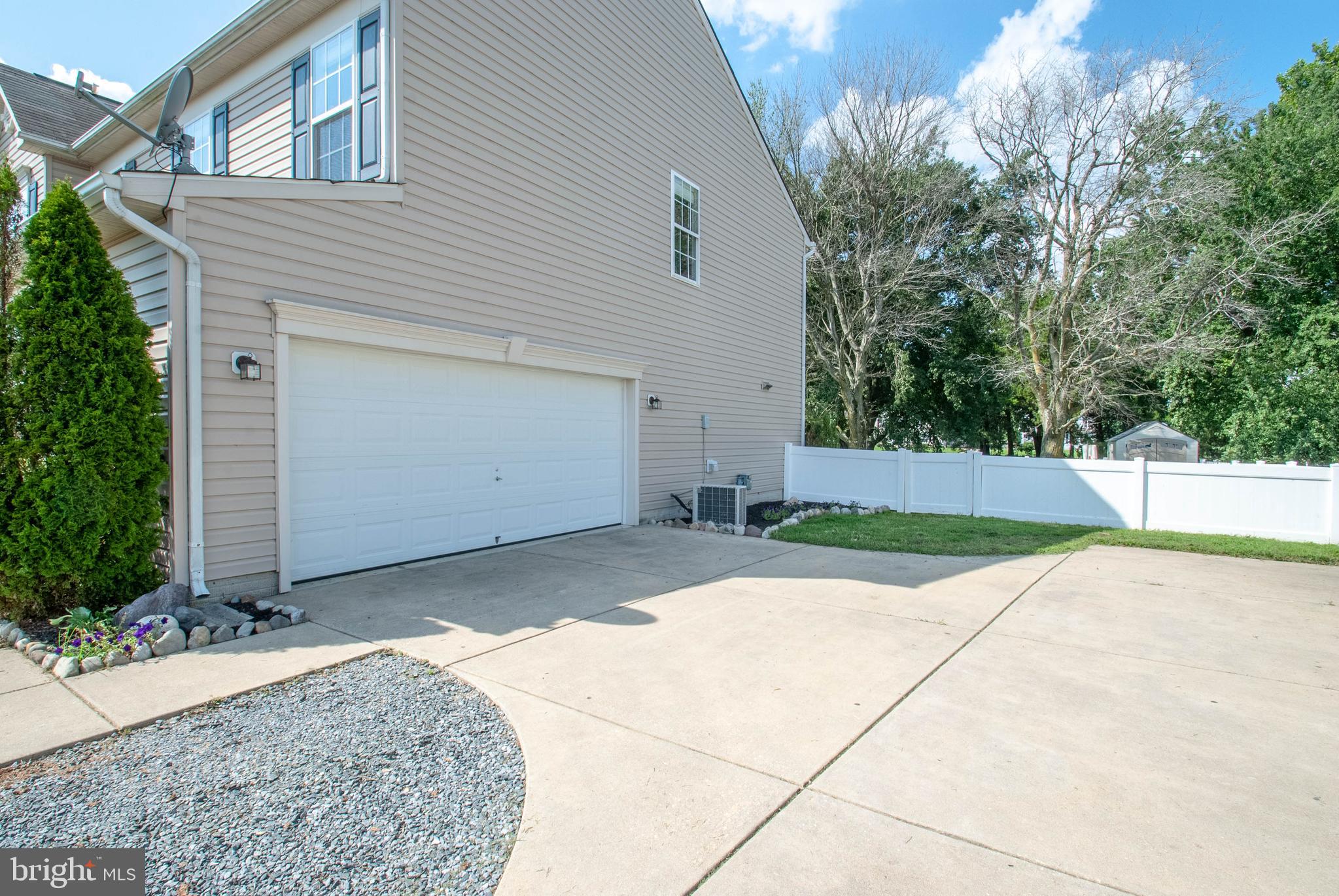 CATTAIL COMMONS - Residential