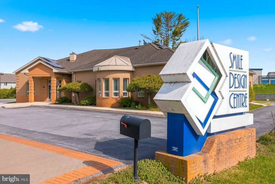 Commercial Dentists office. Please reach out with questions. 

Real estate only — no practice, equipment, or goodwill.