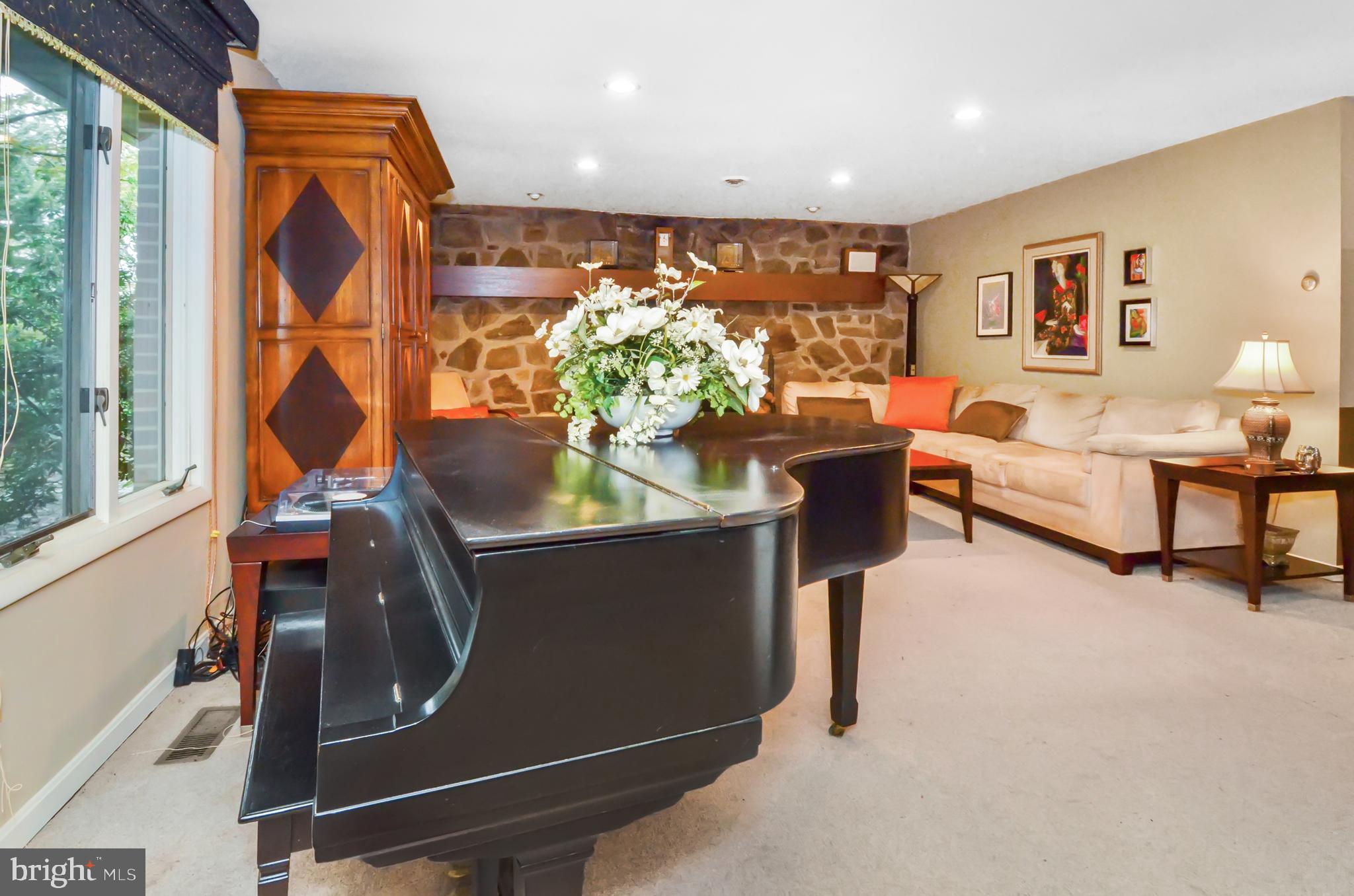 KINGSVILLE - Residential