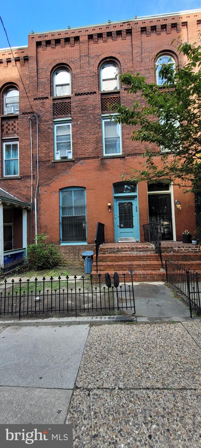 UNIVERSITY CITY - Commercial Sale