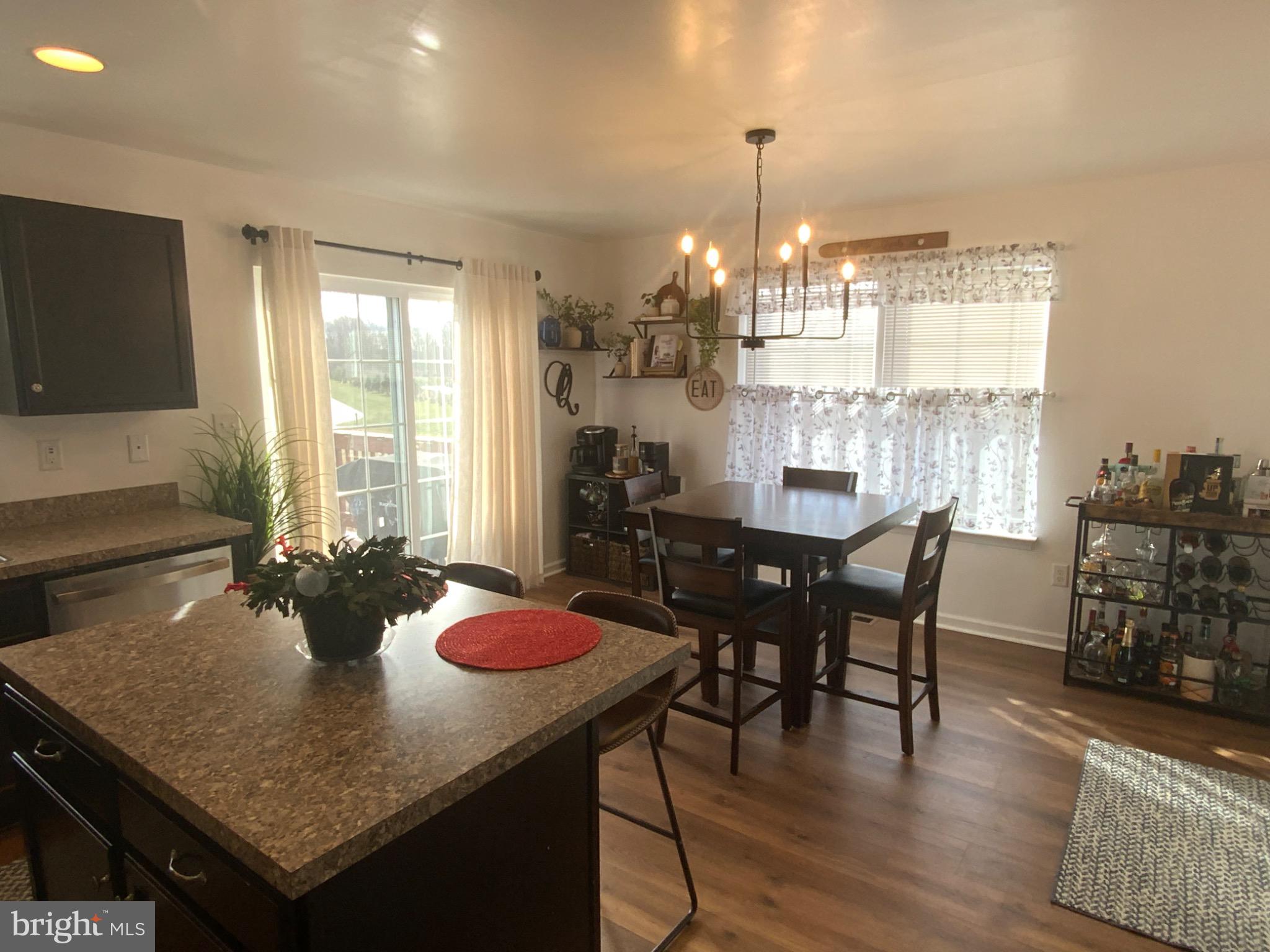 ADMIRALS QUAY - Residential