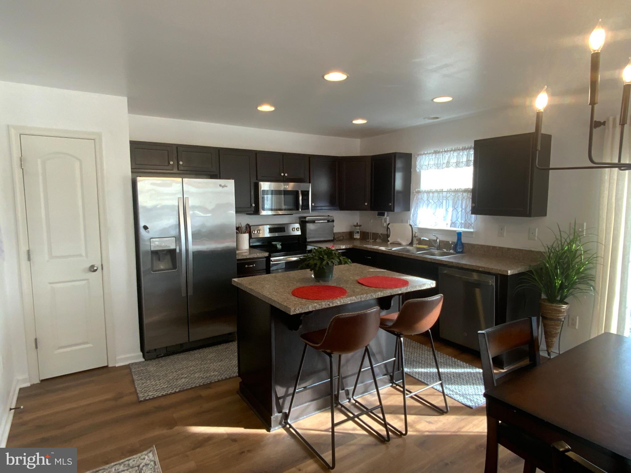 ADMIRALS QUAY - Residential