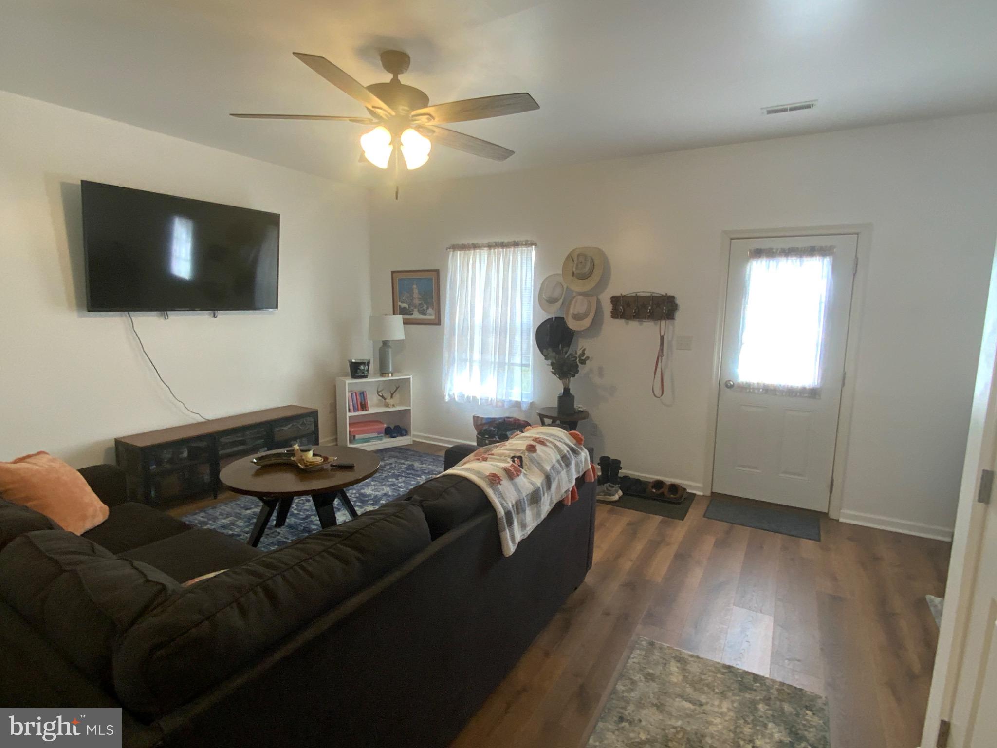 ADMIRALS QUAY - Residential