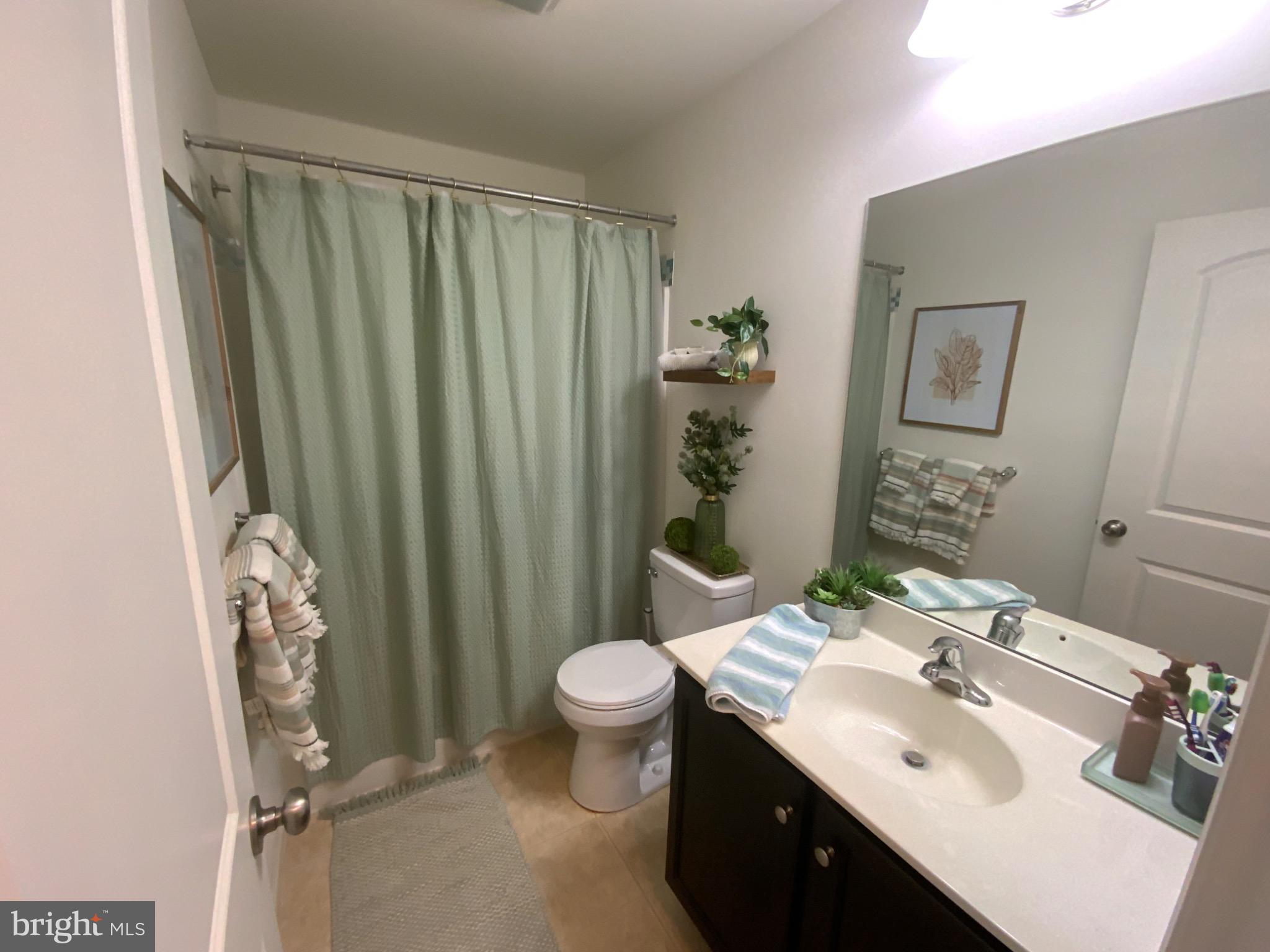 ADMIRALS QUAY - Residential