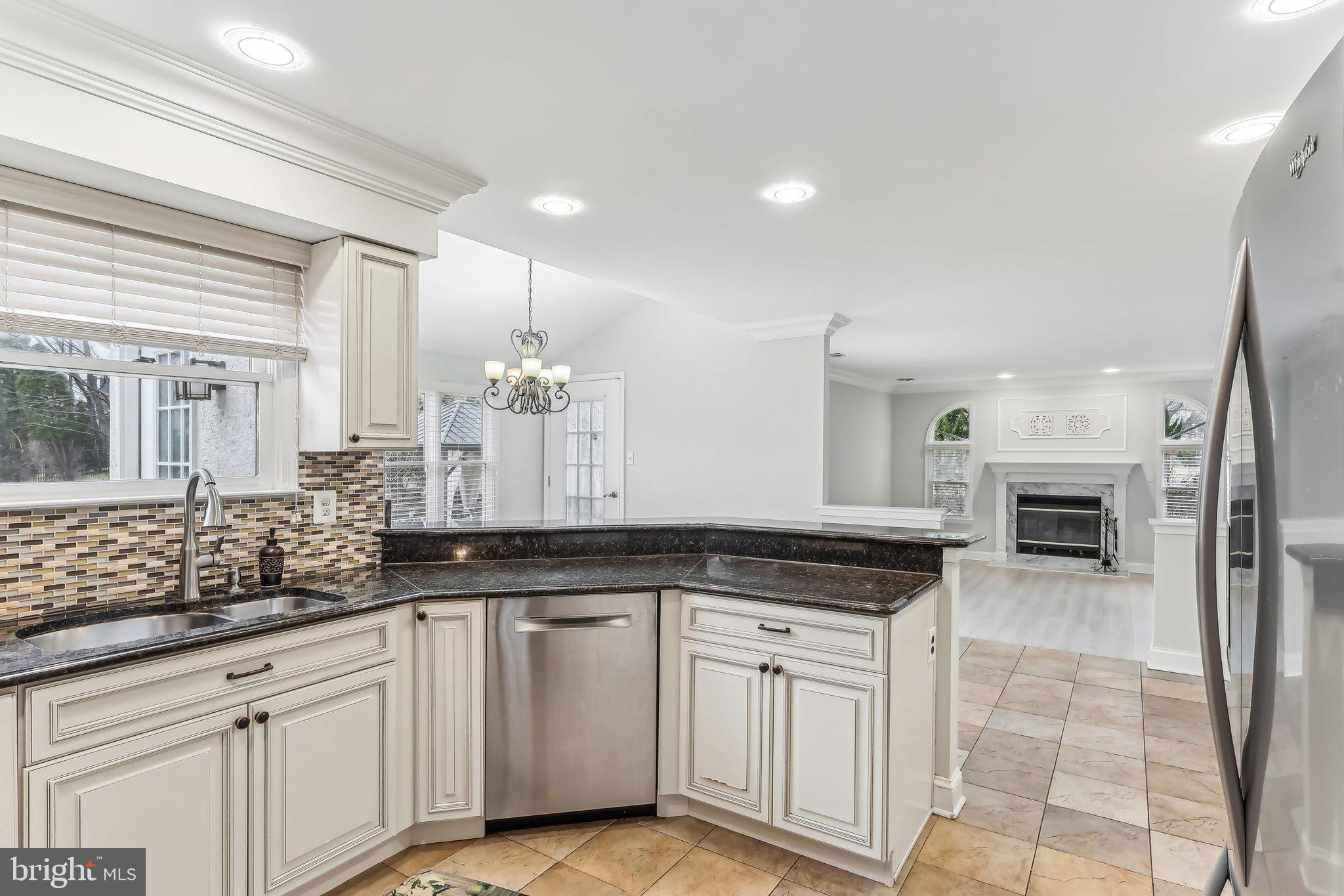 FRENCHMANS POINTE - Residential