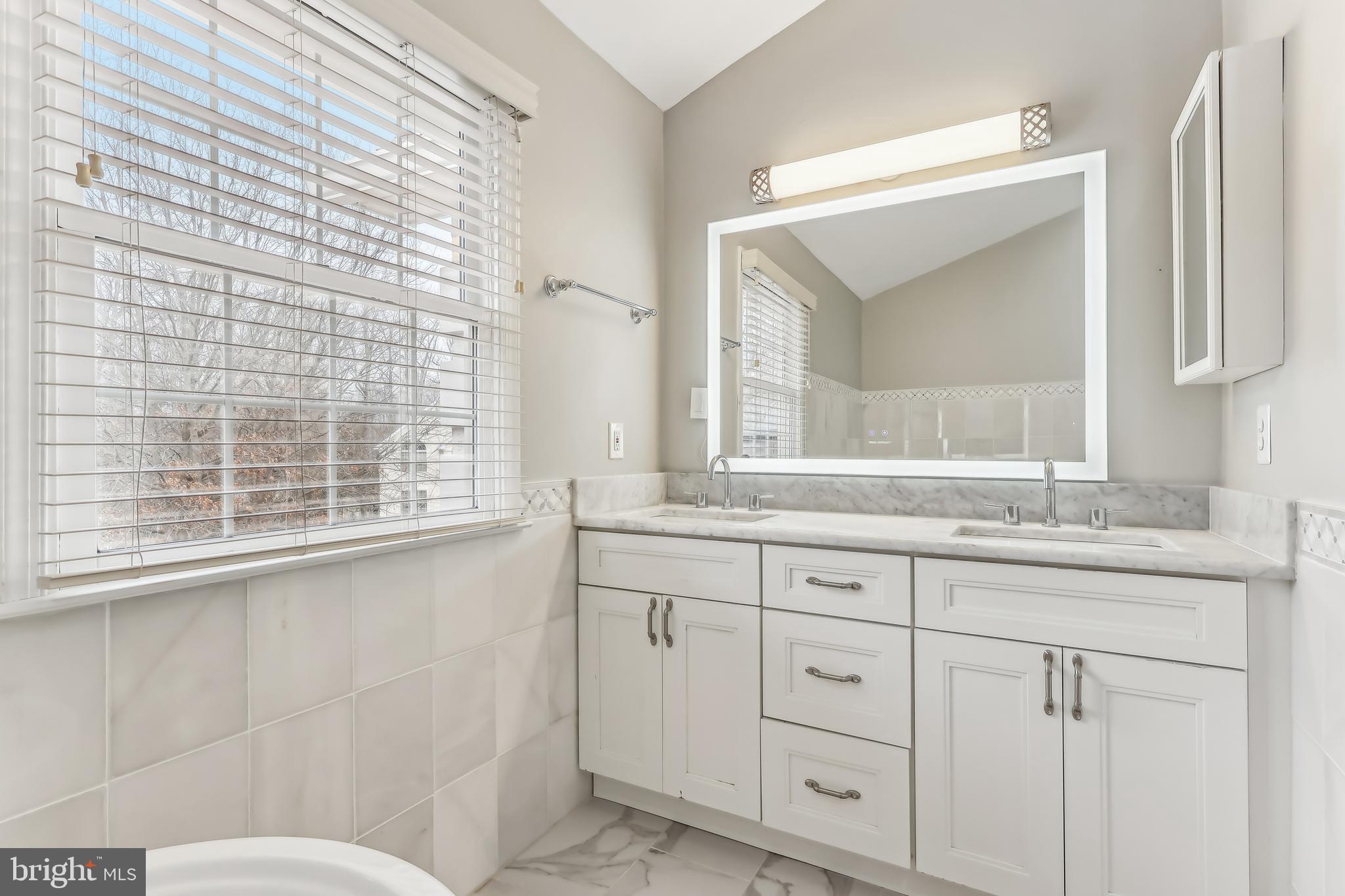 FRENCHMANS POINTE - Residential