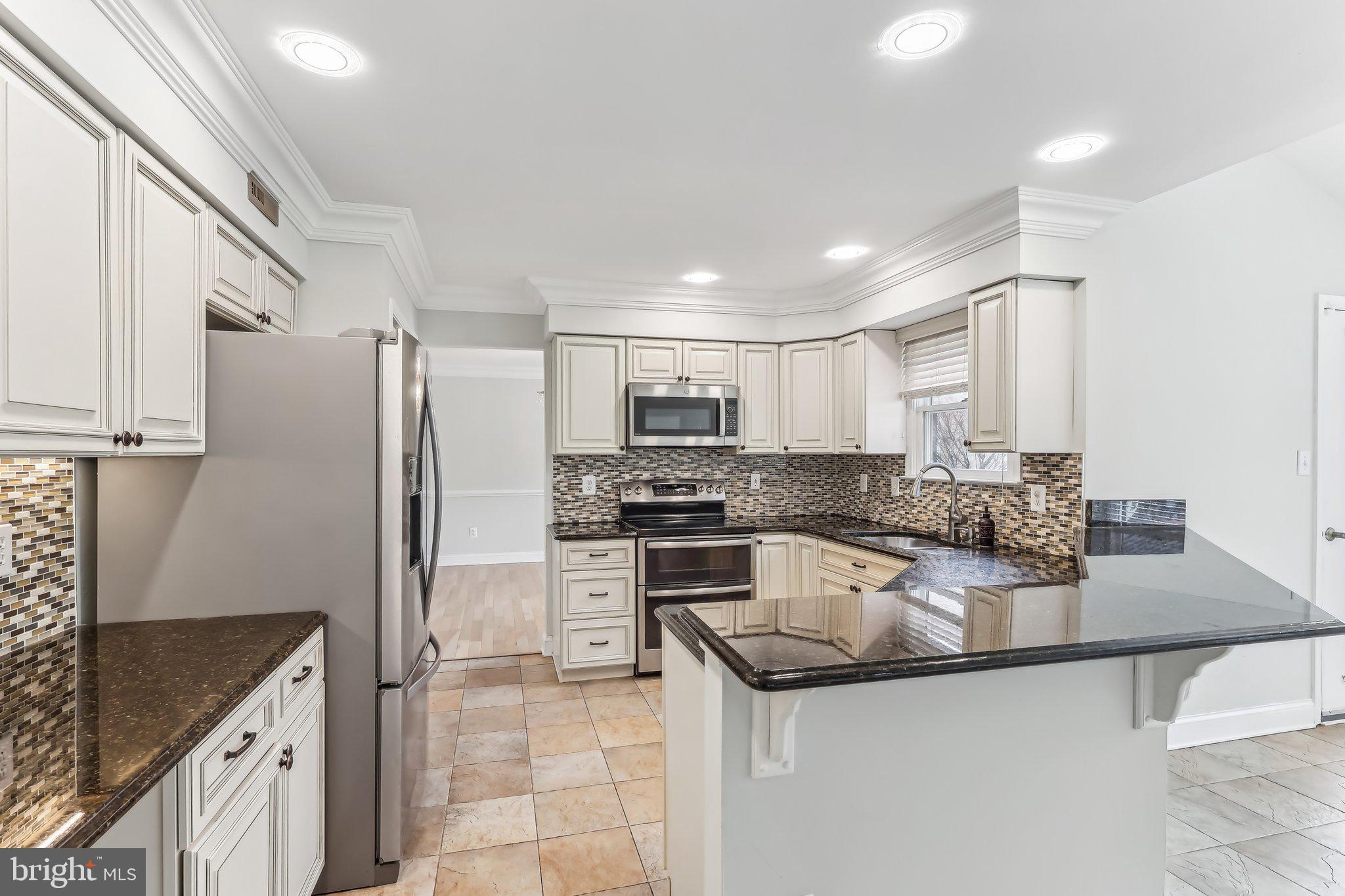 FRENCHMANS POINTE - Residential